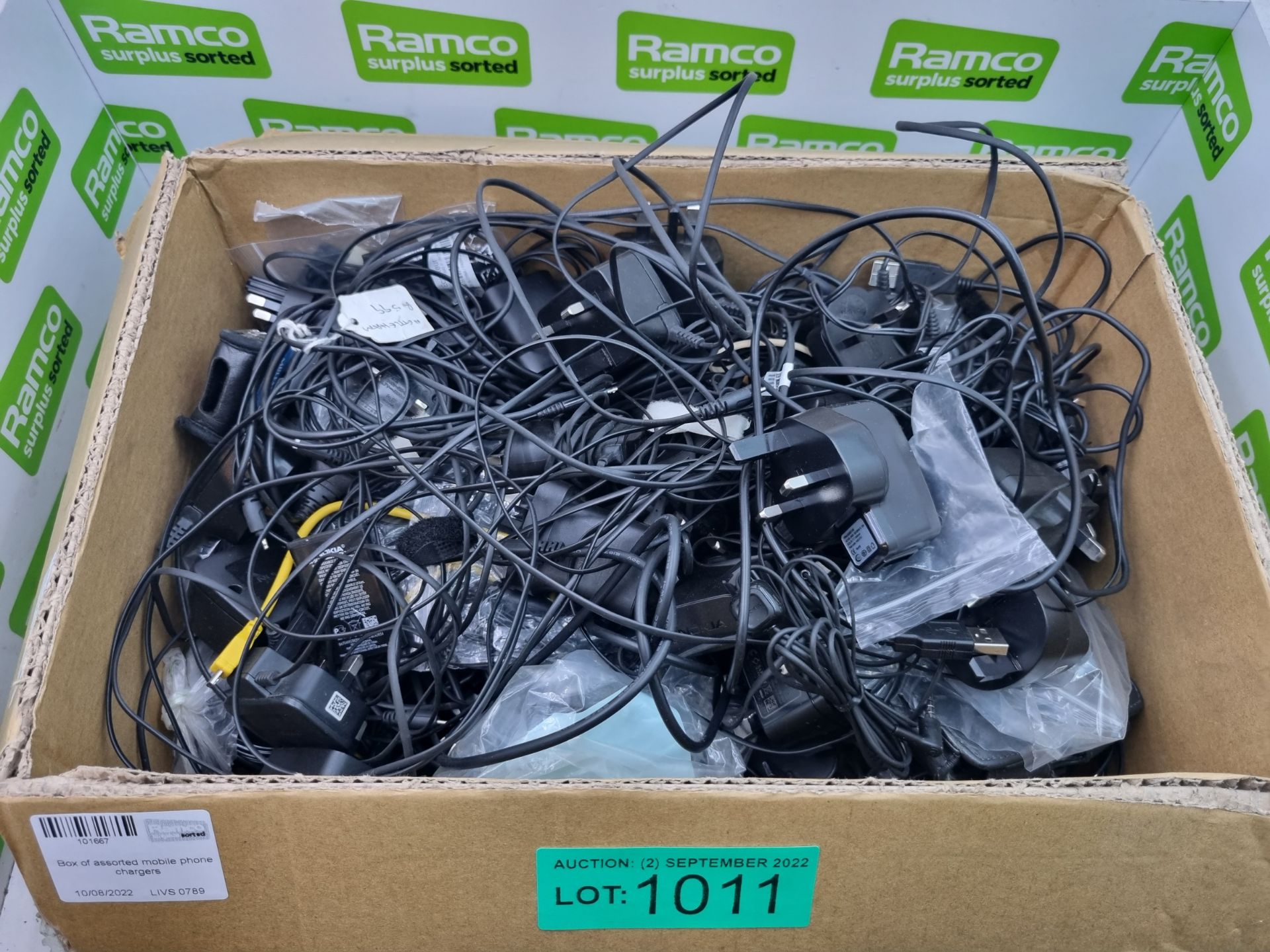 Box of assorted mobile phone chargers - Image 2 of 5