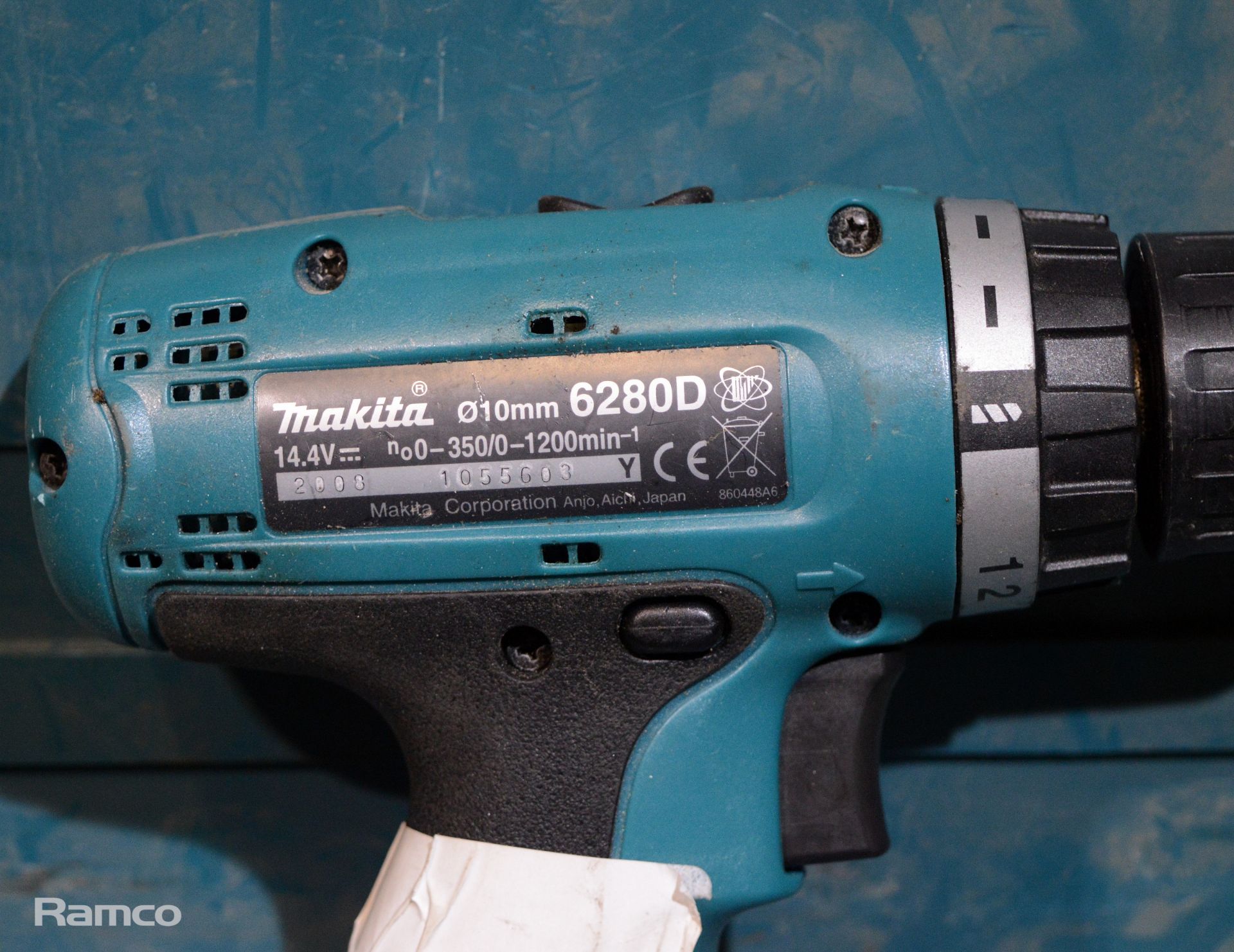 Makita 6317DWDE 12v cordless driver drill & charger with two batteries in hard case - Image 2 of 4