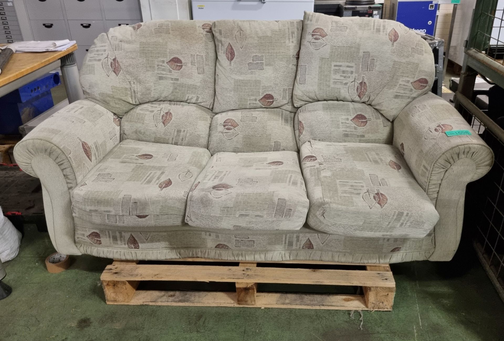 3 seater sofa - L1830 x D1000 x H900mm - Image 2 of 3