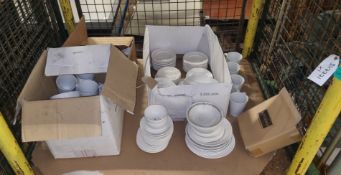 Stillage of crockery incl. plates, cups, saucers