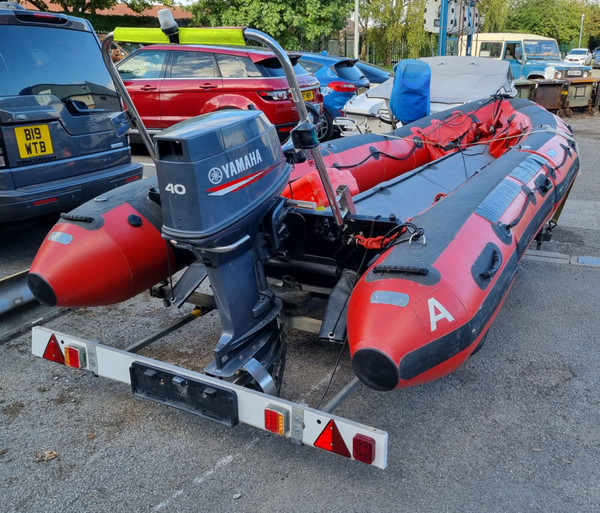 SIT Resqcraft 5000 with Yamaha 40HP outboard motor - 86.19 hours & trailer - Image 2 of 10