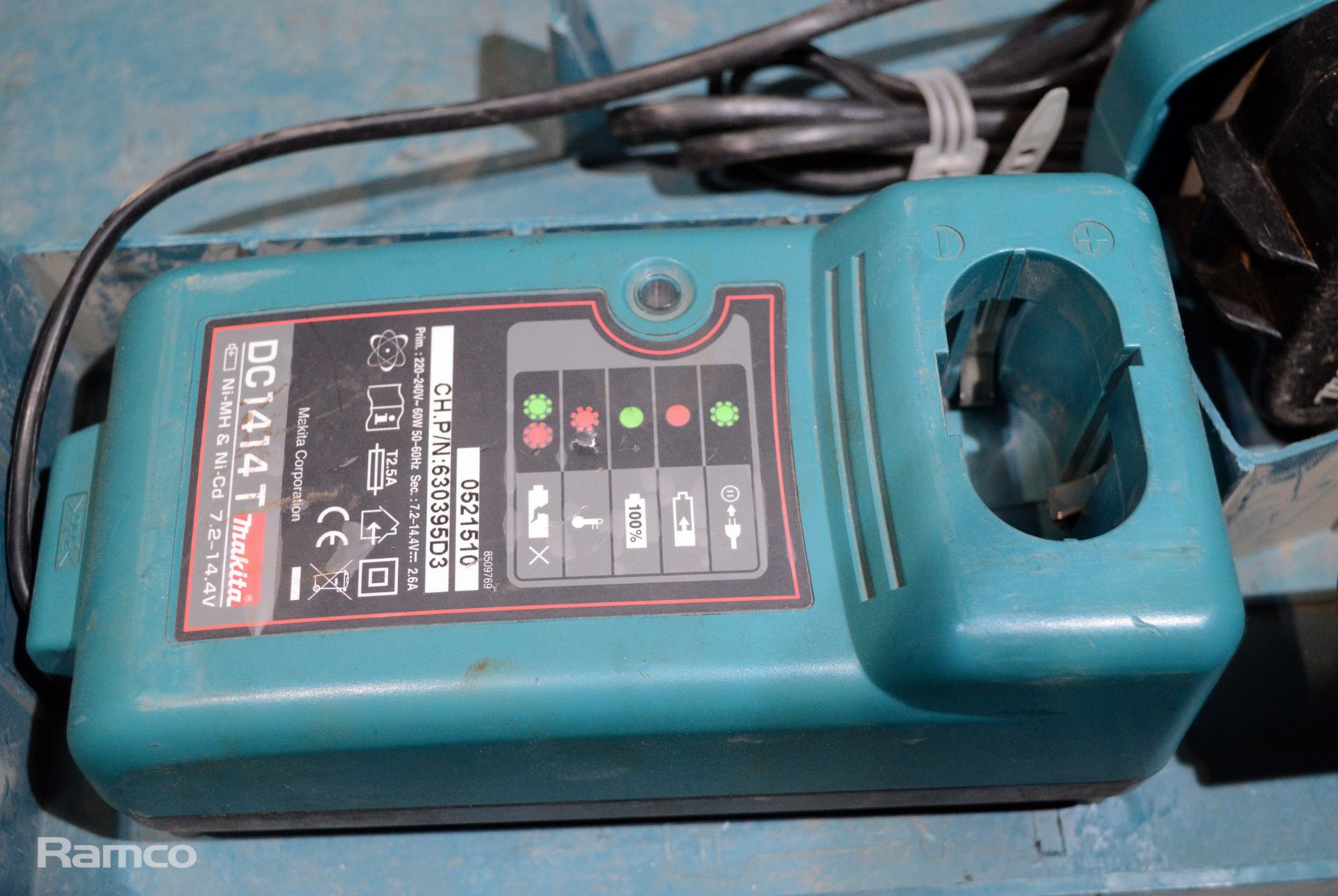 Makita 6317DWDE 12v cordless driver drill & charger with two batteries in hard case - Image 3 of 4