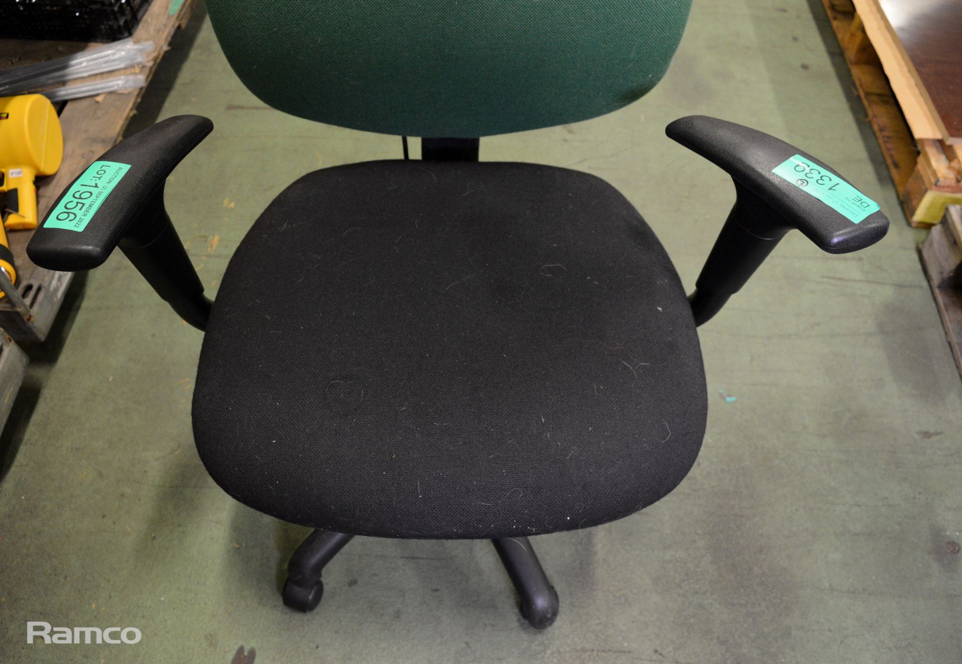 Office chair - swivel, wheeled - lumber adjustable - 67x60x110 - Image 5 of 5