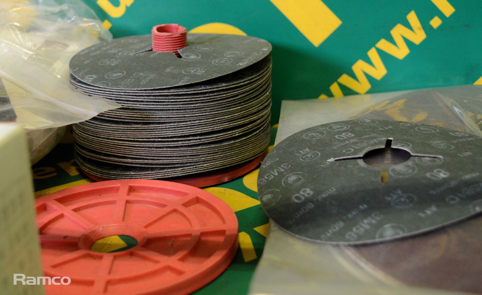 Various grinding / abrasive discs - Image 8 of 10