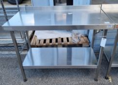 Stainless steel preparation table - 121x60x97cm