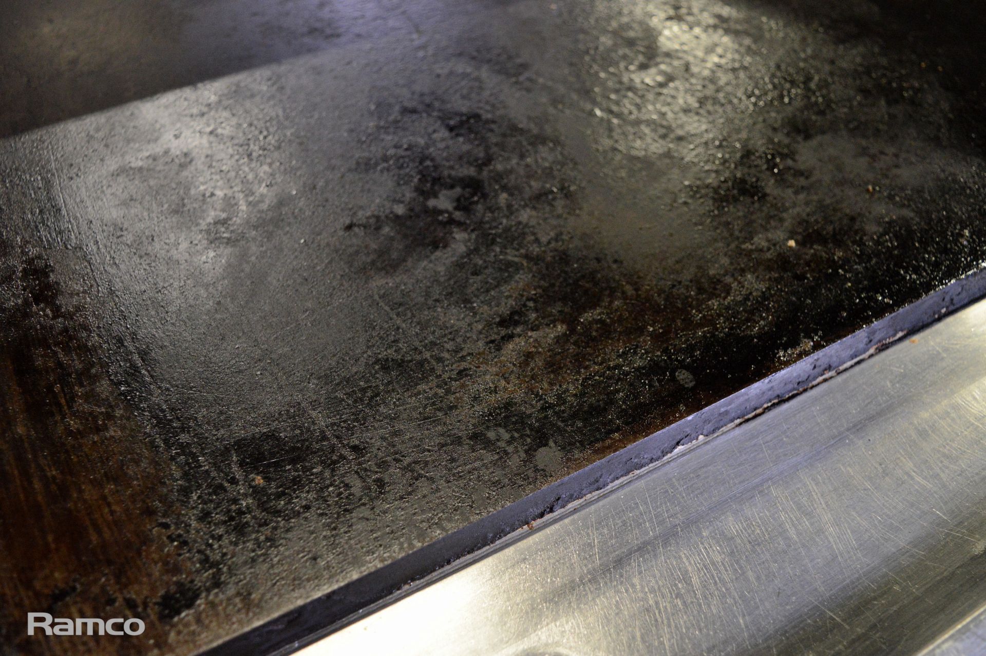 Falcon Dominator Plus G3641 Steel Plate Gas Griddle with Stand 61x88x109cm - Image 3 of 5