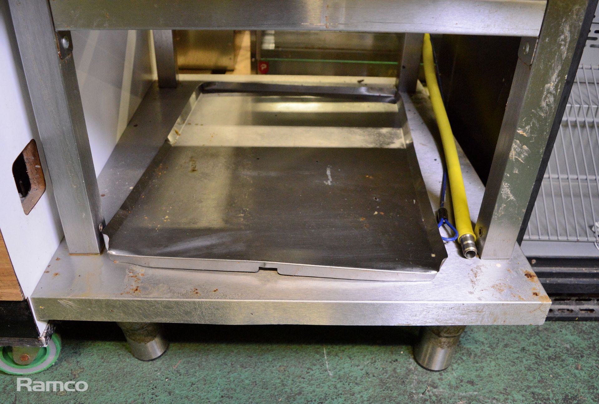 Falcon Dominator Plus G3641 Steel Plate Gas Griddle with Stand 61x88x109cm - Image 5 of 5