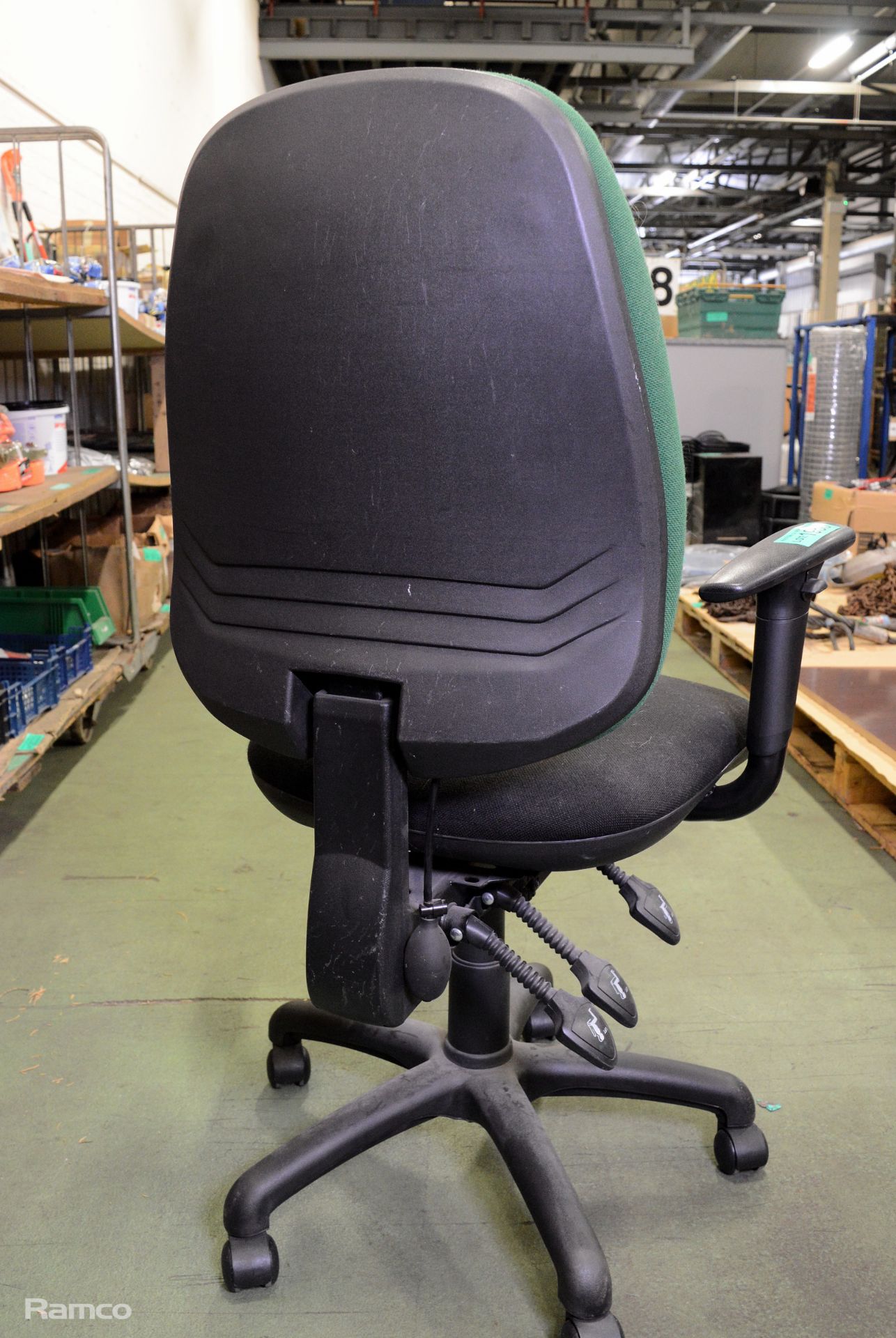 Office chair - swivel, wheeled - lumber adjustable - 67x60x110 - Image 4 of 5