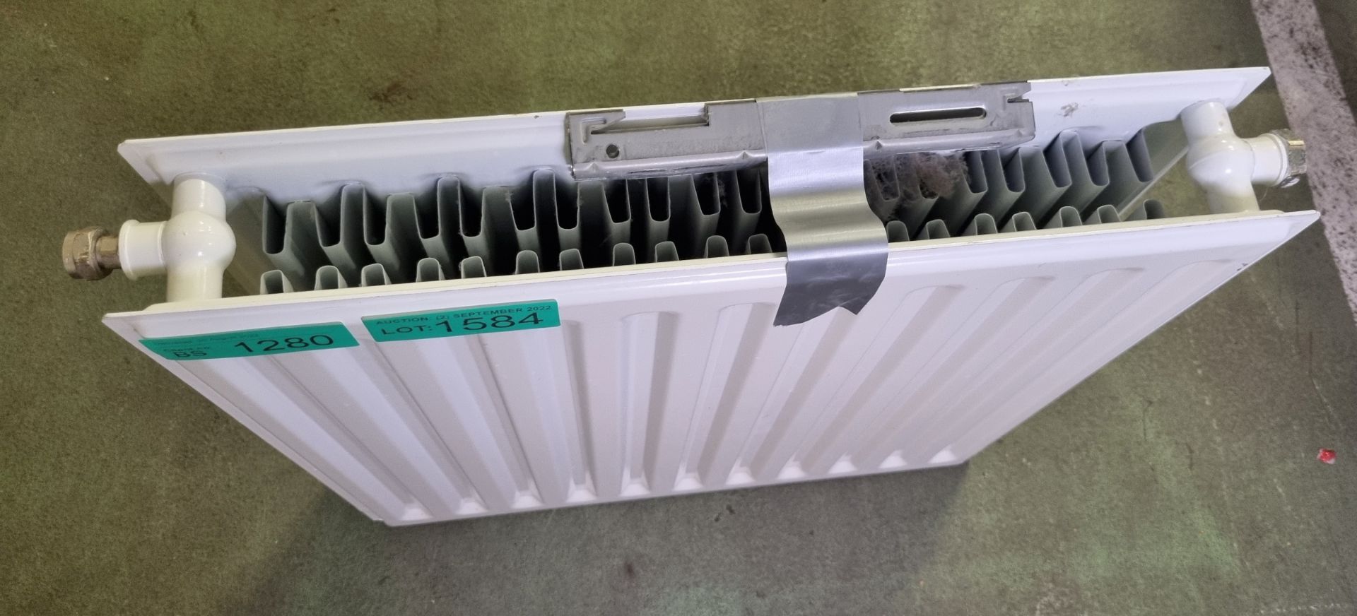 Double Radiator - White - 600 x 600mm - Image 2 of 3