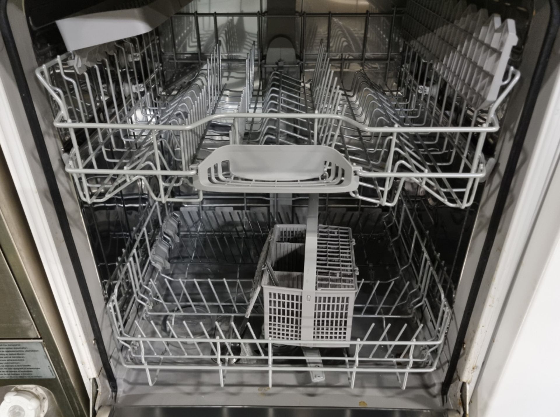 Bosch Serie 2 Silence Plus freestanding dishwasher, Model number - SMS25EW00G - 60x60x85cm - Image 4 of 6