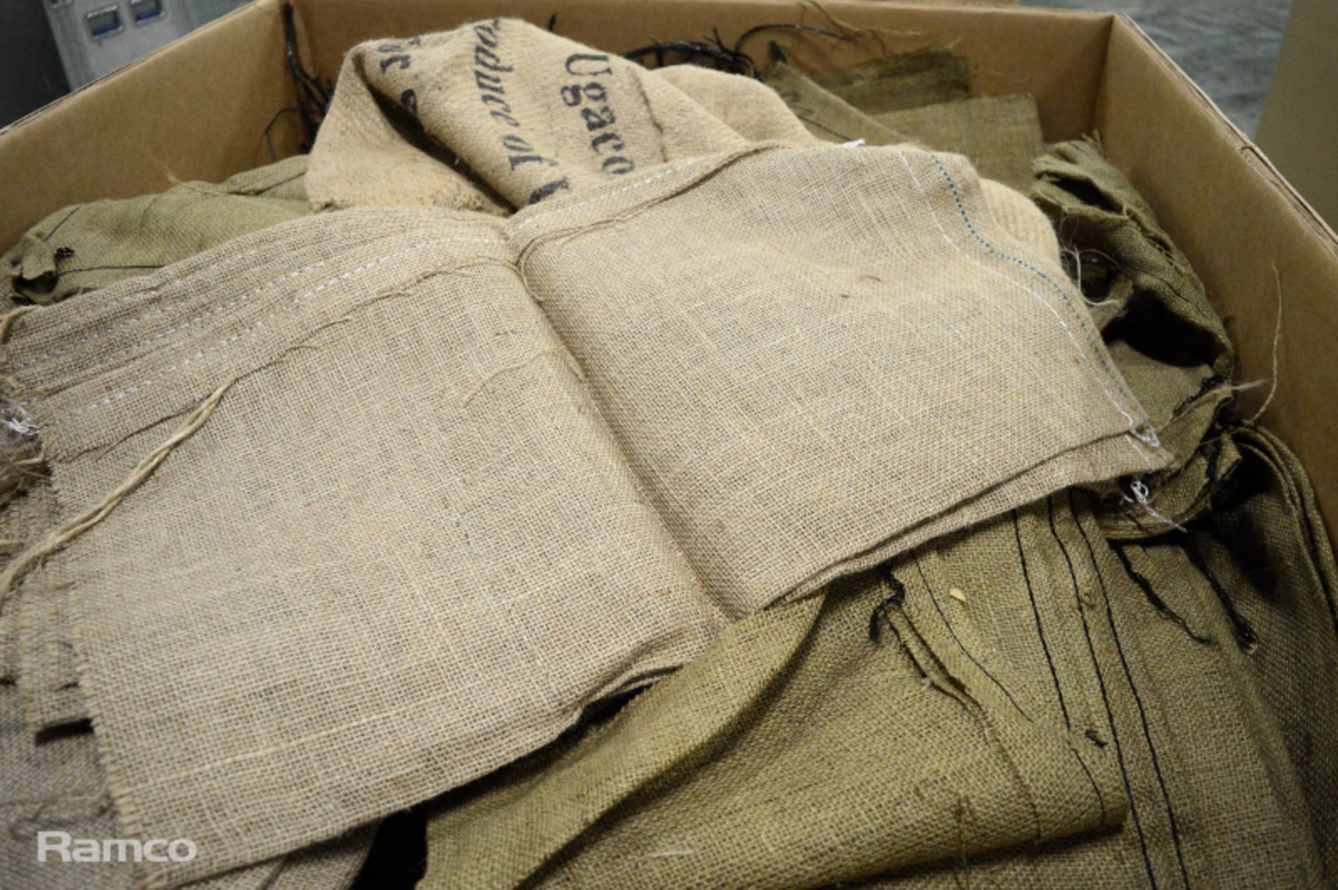 Multiple sized hessian sandbags - Image 4 of 4