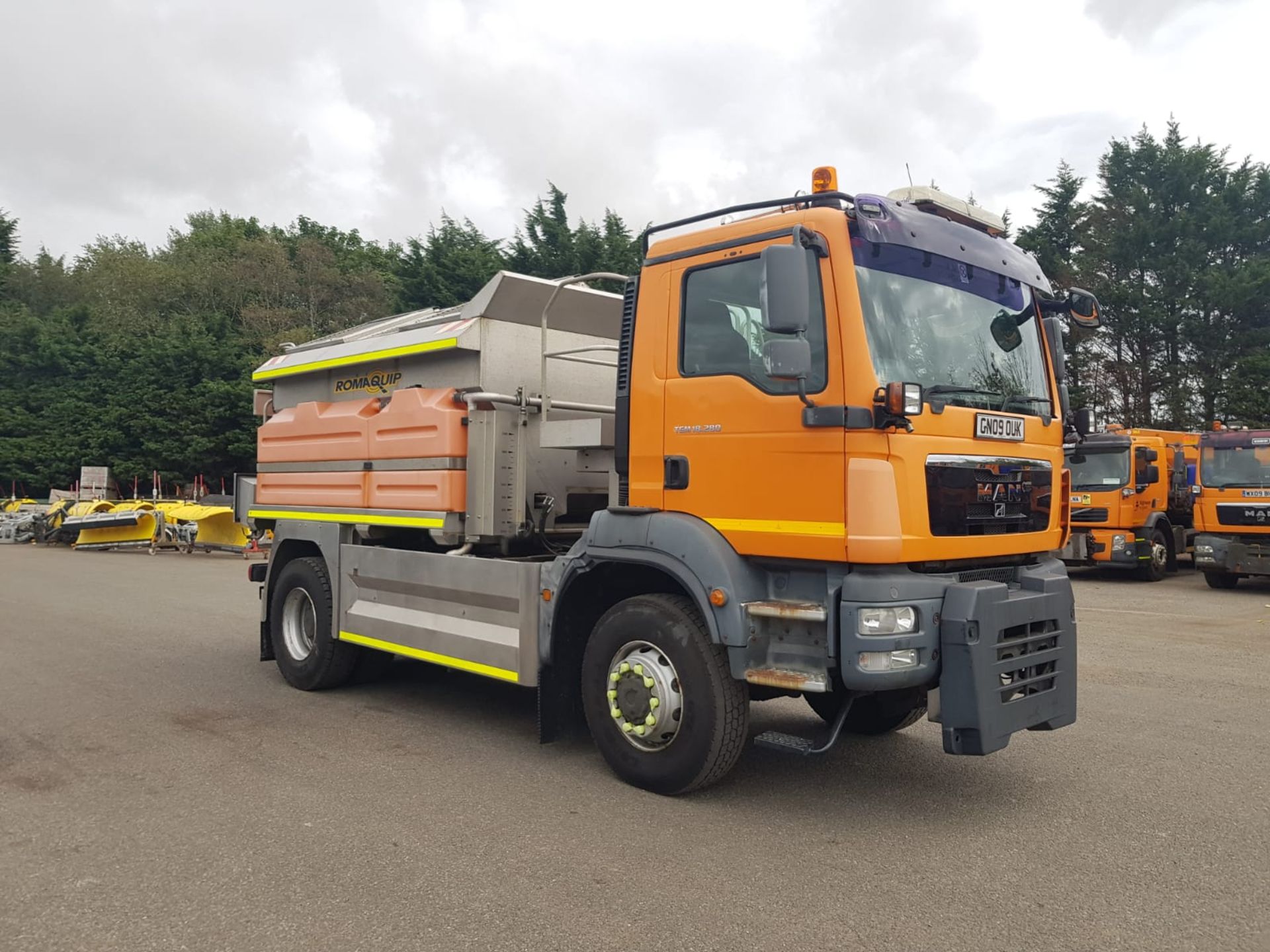 MAN 2009 (reg GN09 OUK) TGM 18.280 4x4 with ROMAQUIP pre-wet gritter mount. - Image 6 of 23