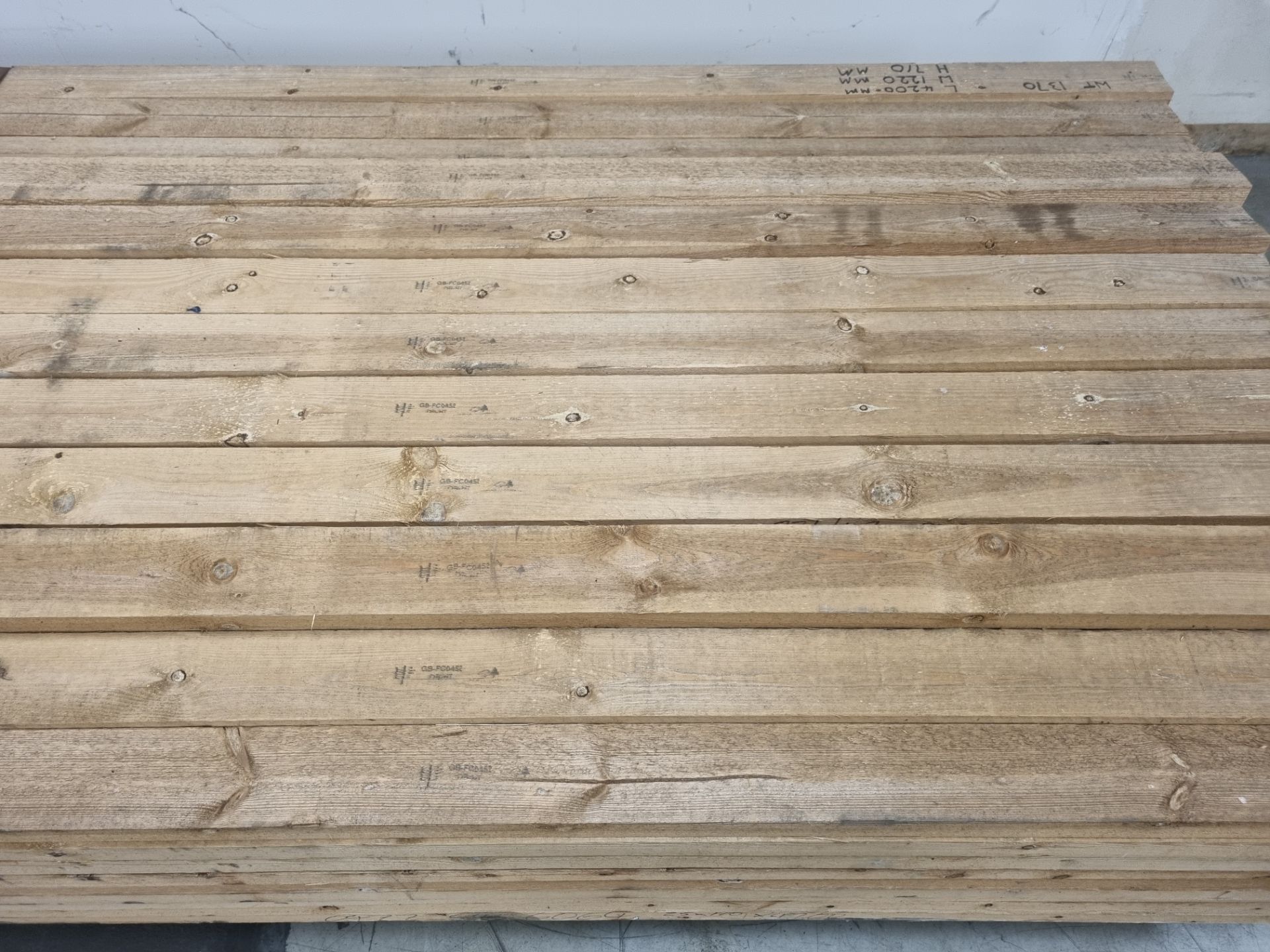 Pallet of 4"x2" (10x5cm) softwood, heat treated and debarked (GBFC-0452 DBHT) - L420cm - 115 pcs - Image 5 of 5