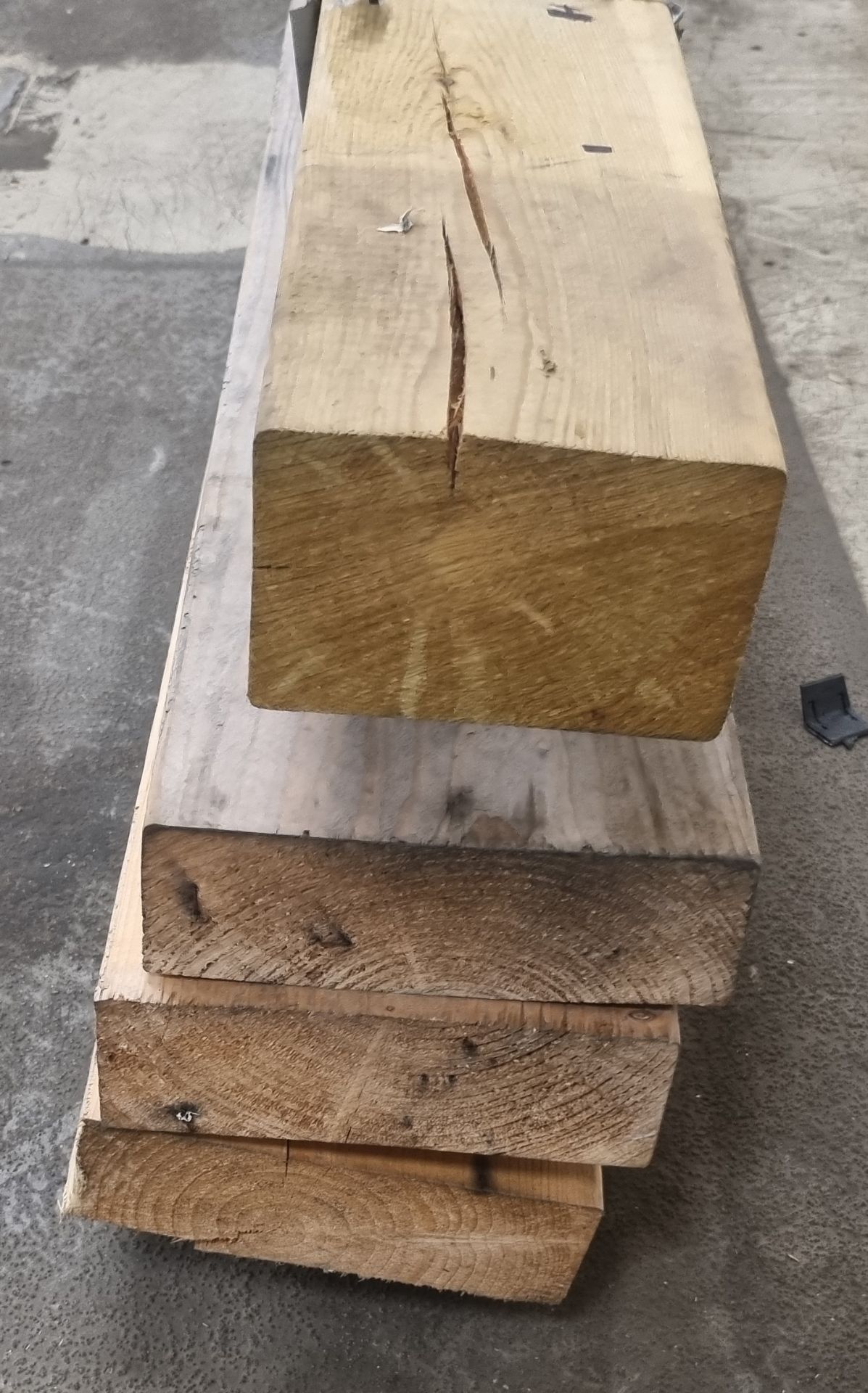 Pallet of 3"x8" (7.5x20cm) softwood, L480cm x 3 pcs, plus 6"x4" (15x10cm) L480cm x 1 pc -- 4 pcs tot - Image 3 of 4