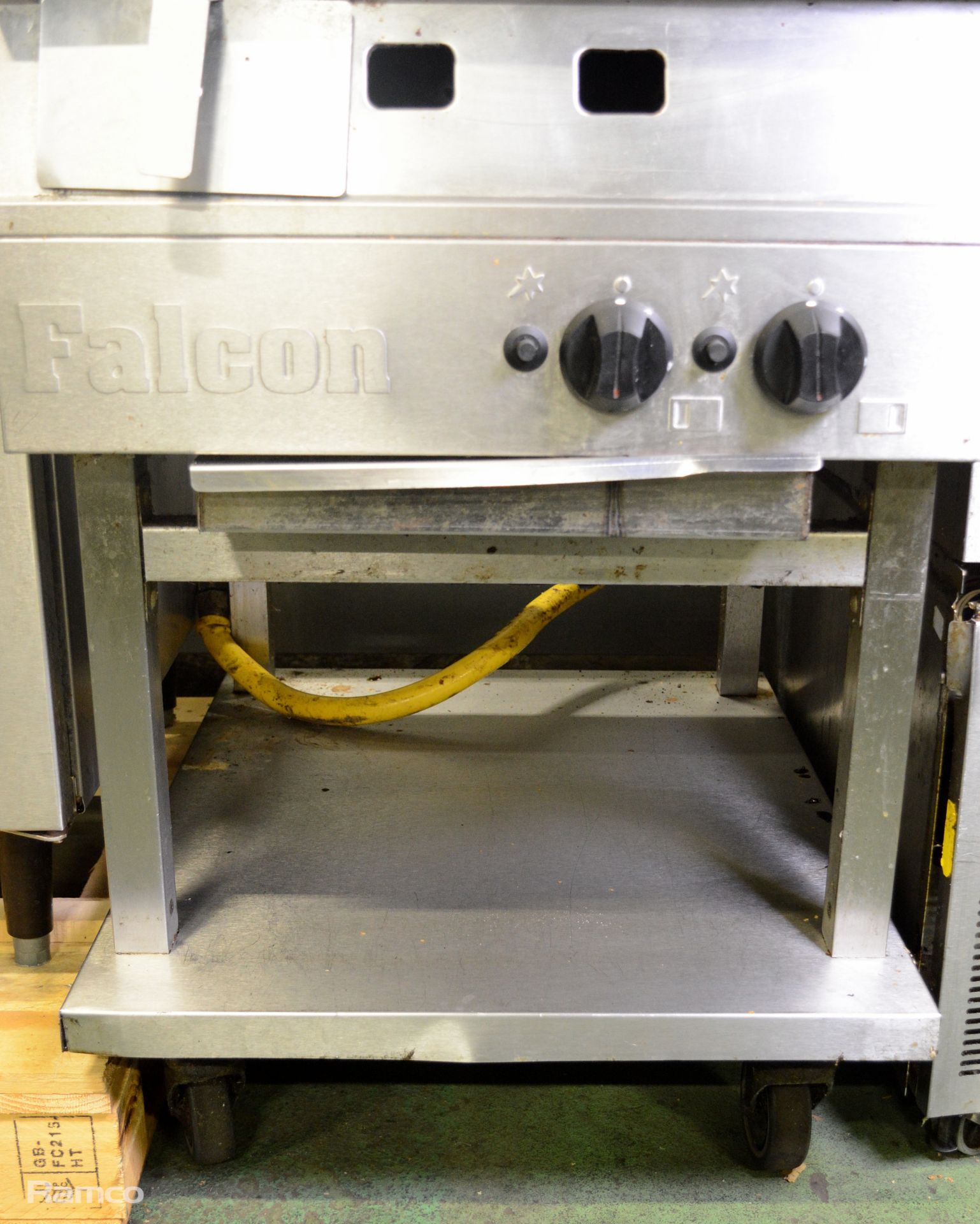Falcon G26250 natural gas chargrill on stand - 80x60x115cm - Image 5 of 5