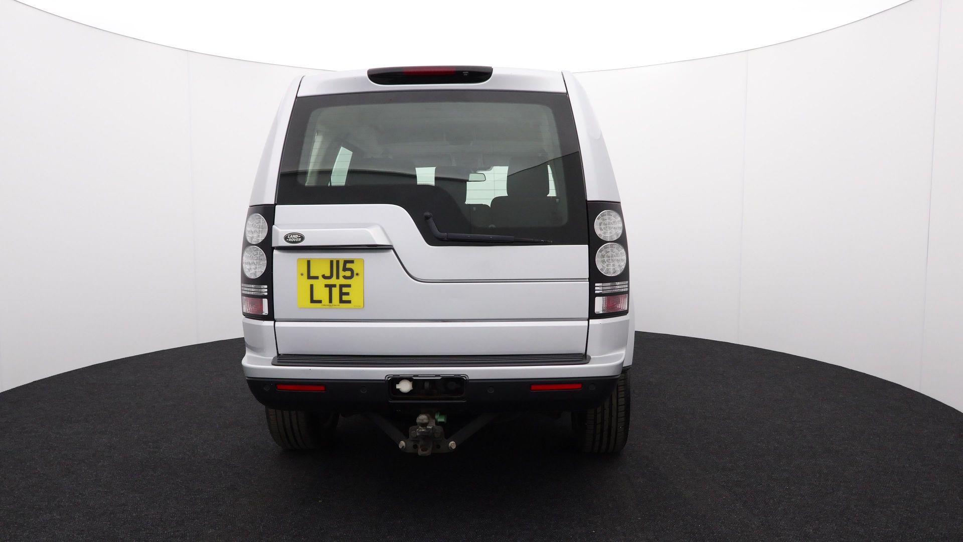 Land Rover Discovery SDV6 SE - 2015 - Automatic - Diesel - 2993cc 6 Cylinder engine - LJ15 LTE - Image 11 of 44