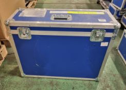 Flight case with foam padding and 2 compartments - case dimensions: 83x31x65cm