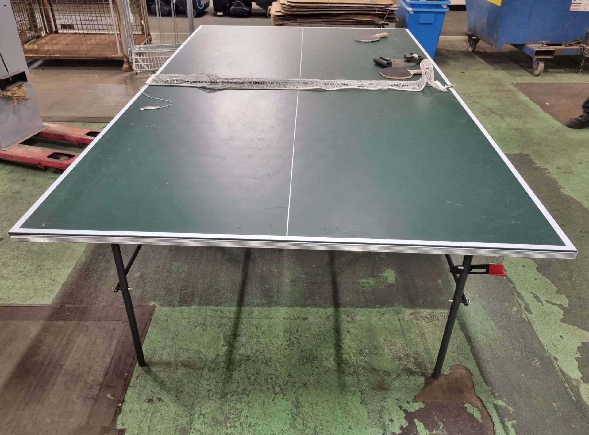 Kettler table tennis table including net, bats and ball in green cover - 276x153x76cm - Image 4 of 4