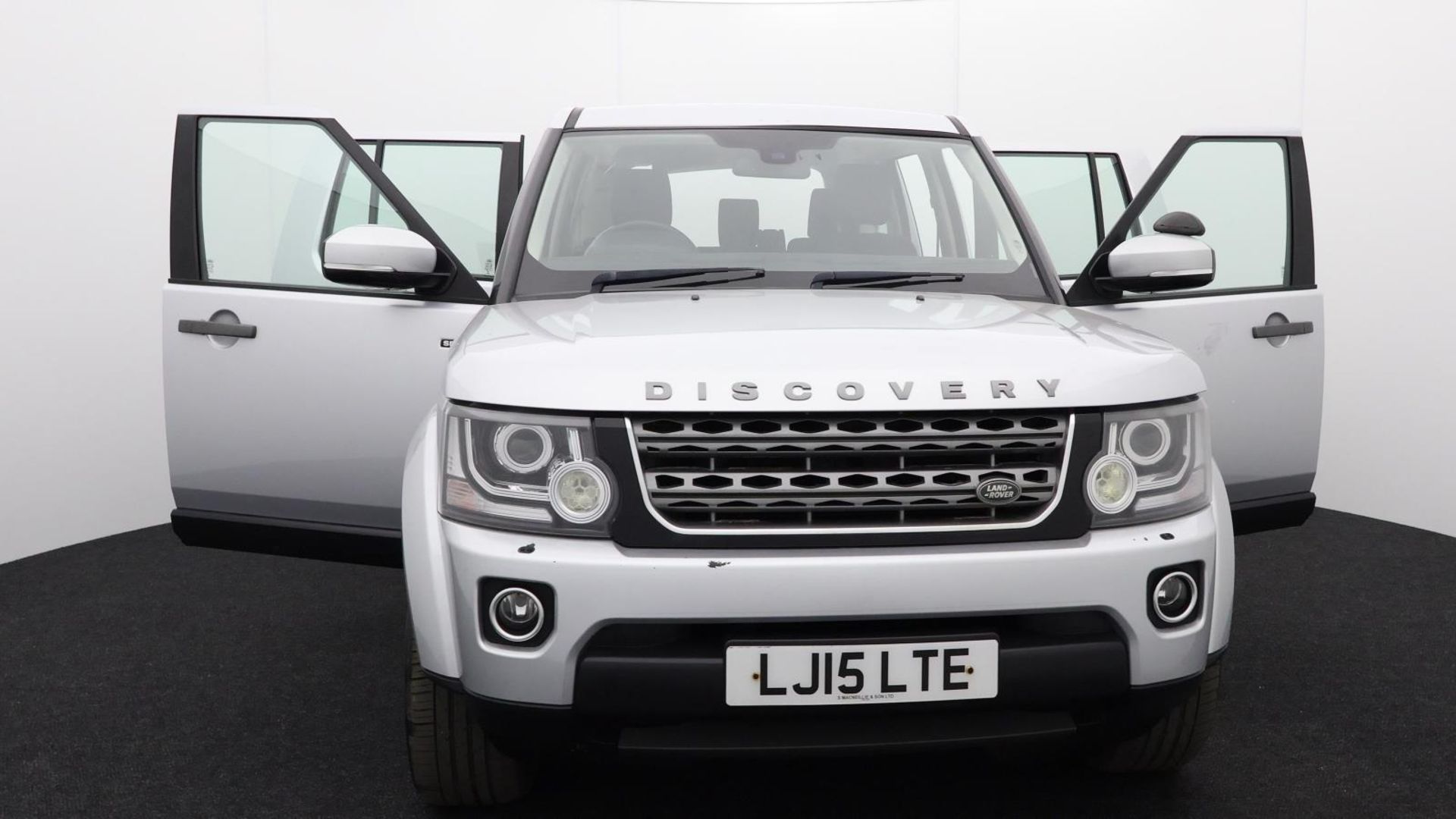 Land Rover Discovery SDV6 SE - 2015 - Automatic - Diesel - 2993cc 6 Cylinder engine - LJ15 LTE - Image 3 of 44