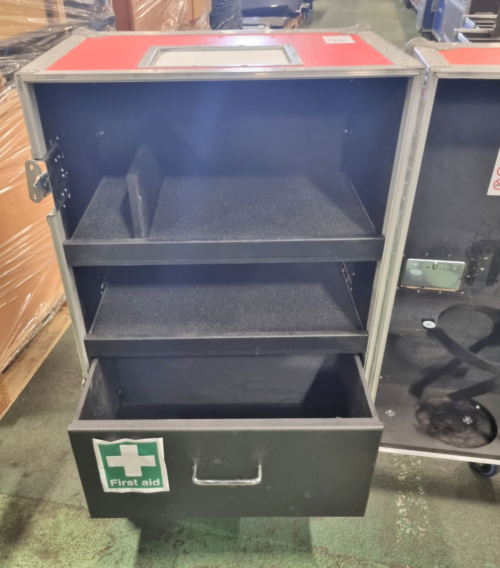Red health and safety flight case on castors - case dimensions: 60x60x96cm - Image 4 of 4