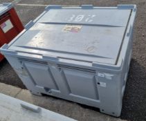 Plastic storage bin + lid L120xW100xH83cm