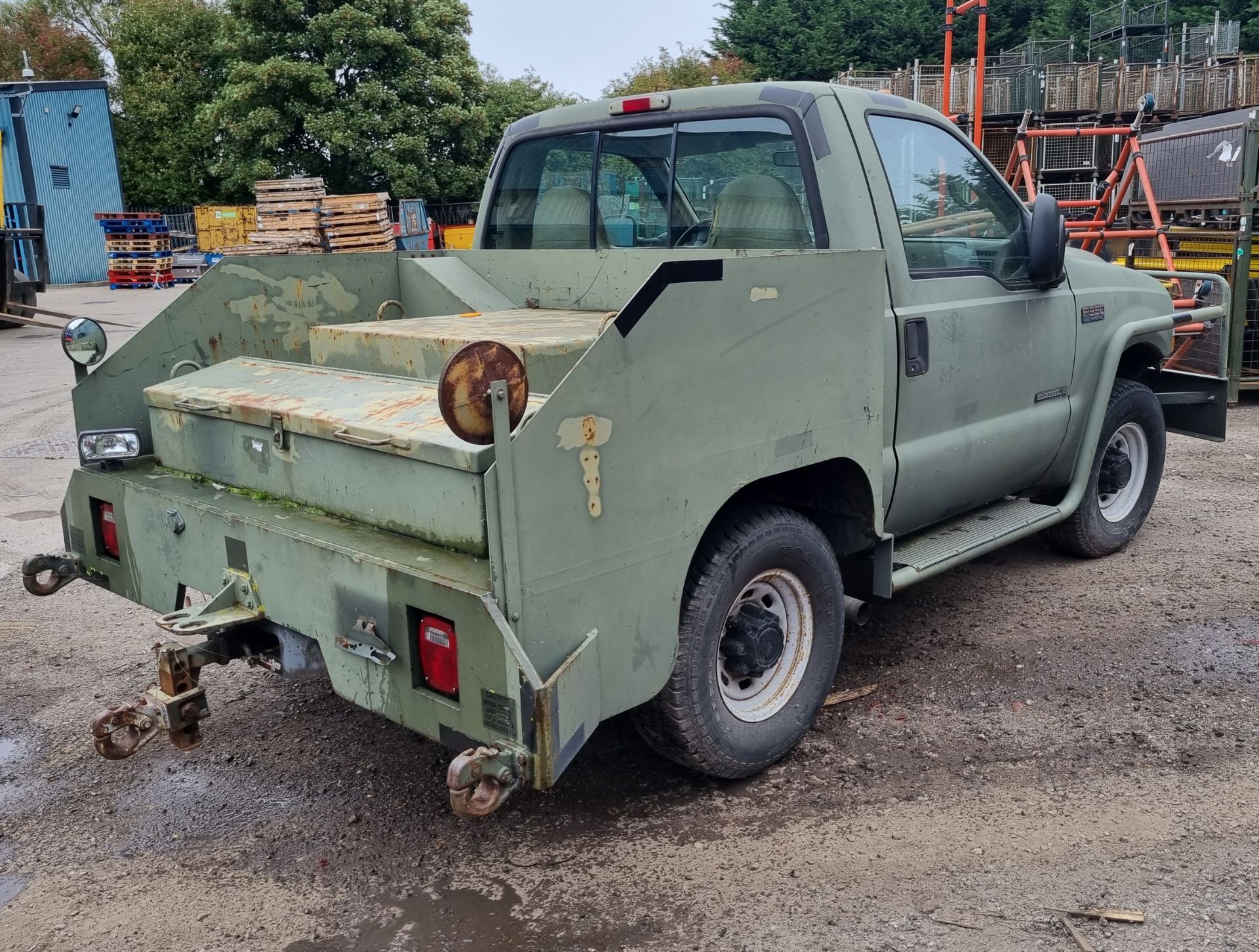 Ford F-350 super duty - left hand drive - automatic with custom rear unit (towing) - mileage unknown - Image 3 of 19