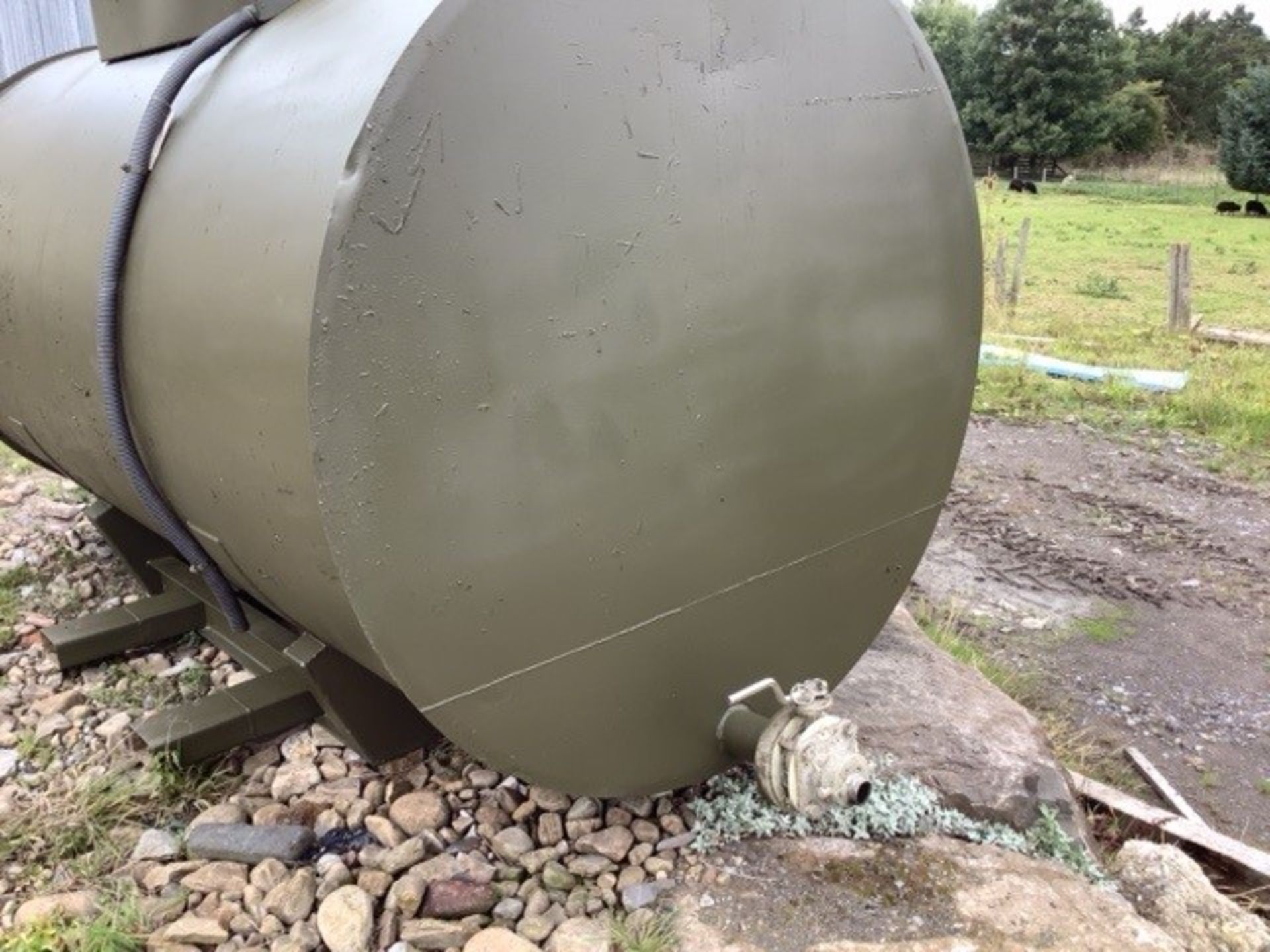 5000 litre STAINLESS STEEL TANK overall length 310cm dimensions 153cm height 180cm - Image 3 of 3