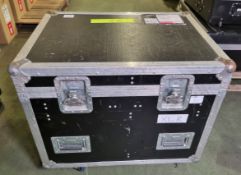 Flight case with 2 compartments on castors - case dimensions: 80x60x74cm
