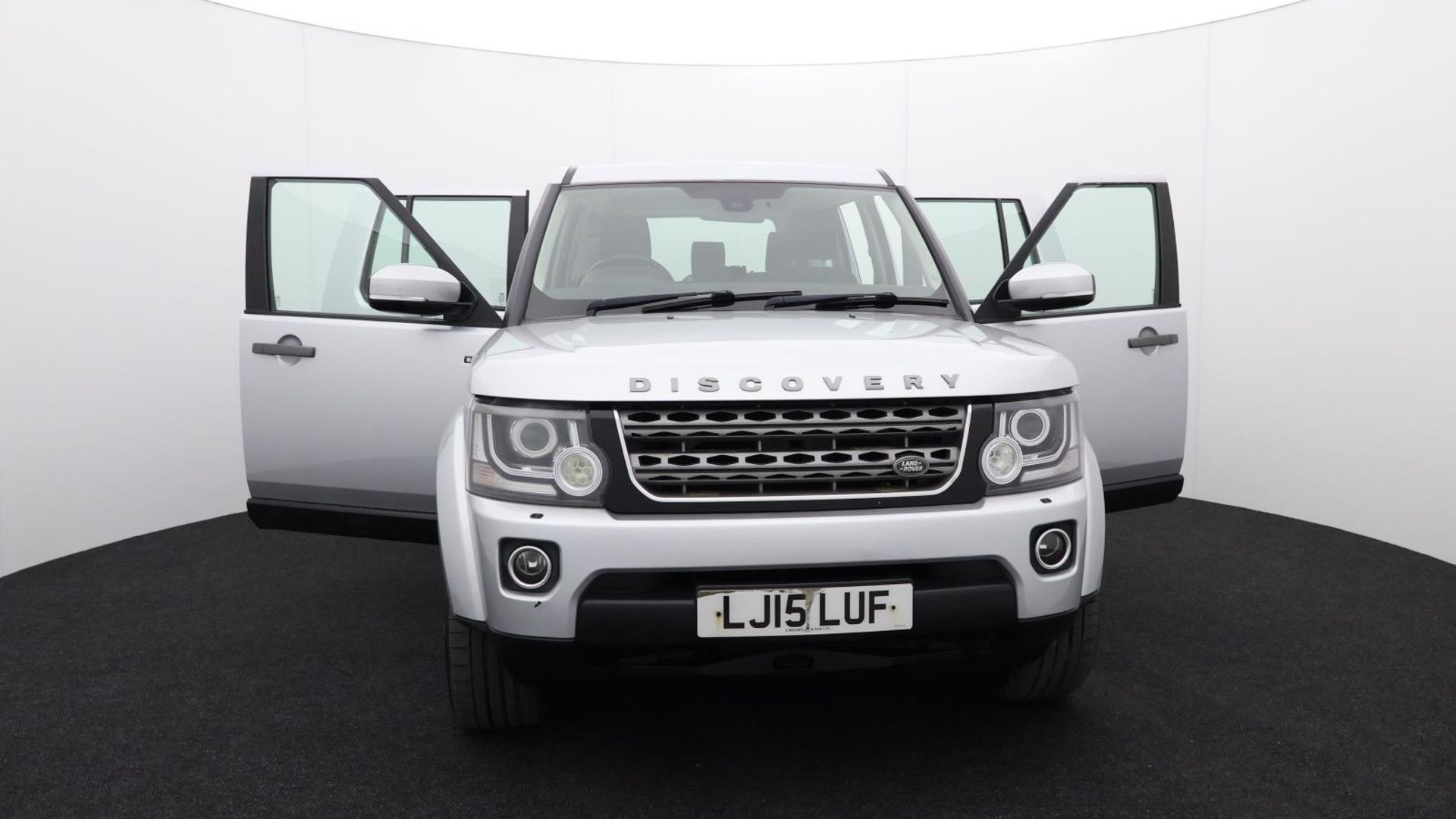 Land Rover Discovery SDV6 SE - 2015 - Automatic - Diesel - 2993cc 6 Cylinder engine - LJ15 LUF - Image 4 of 42