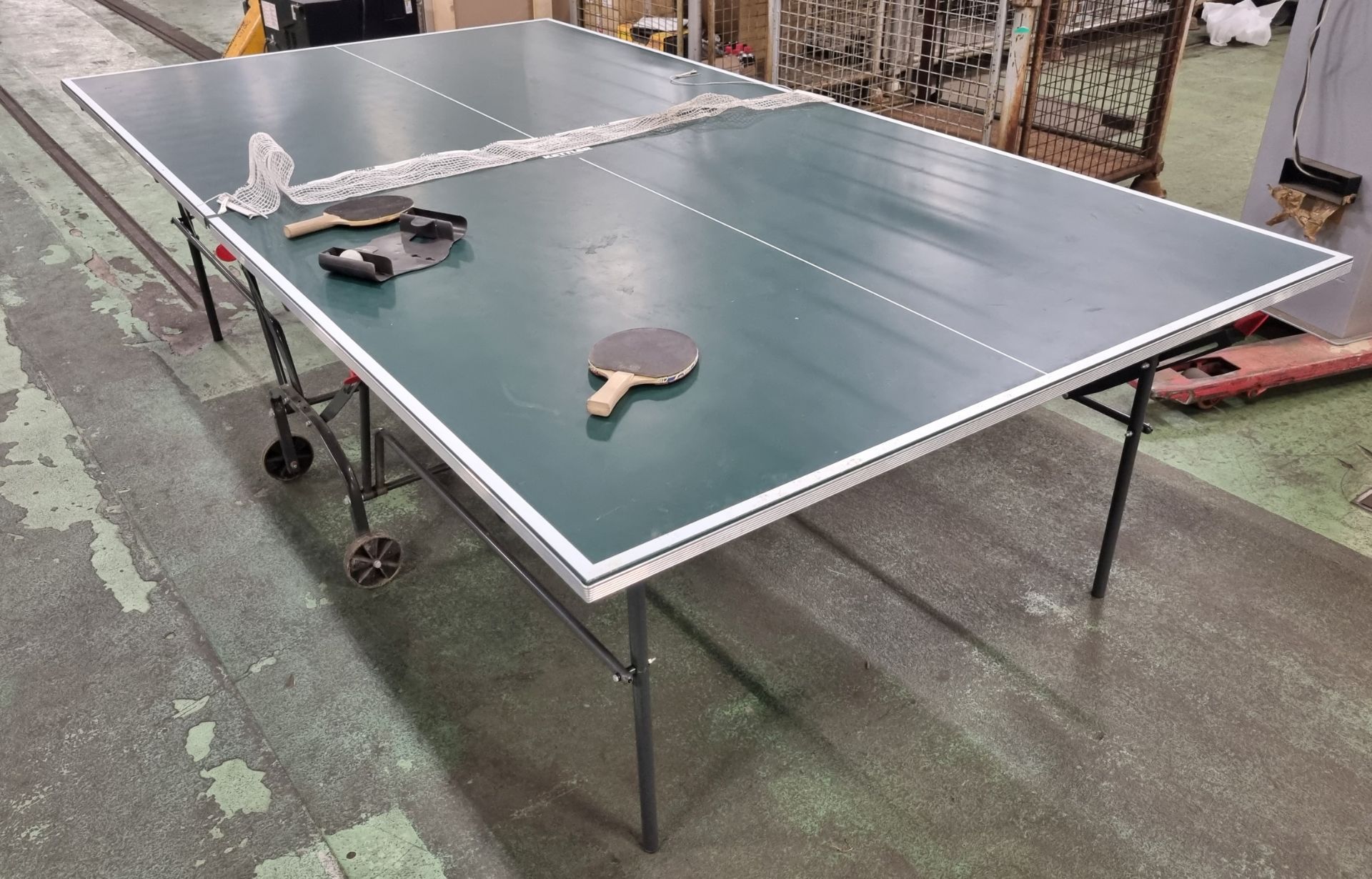 Kettler table tennis table including net, bats and ball in green cover - 276x153x76cm - Image 2 of 4