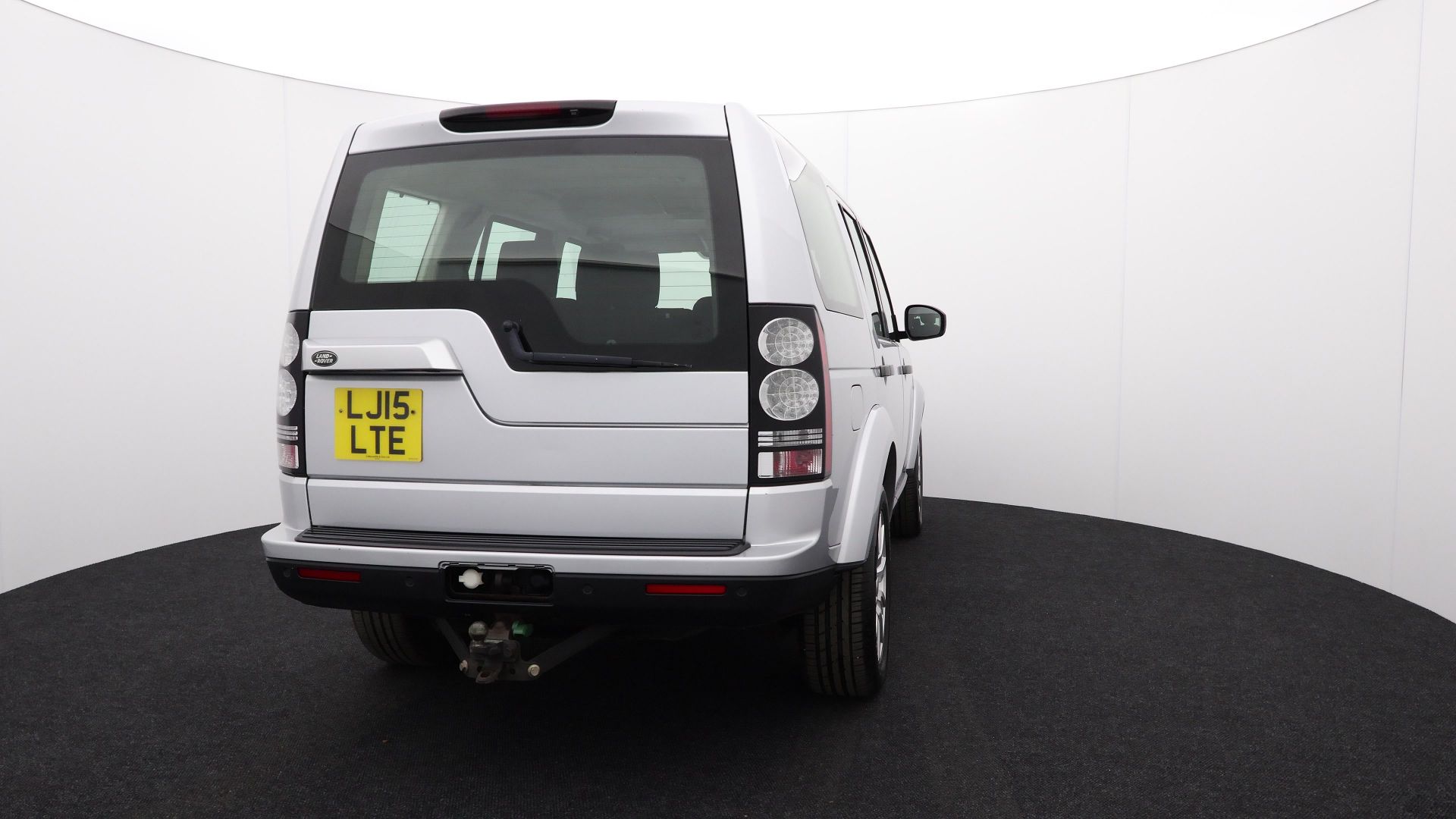 Land Rover Discovery SDV6 SE - 2015 - Automatic - Diesel - 2993cc 6 Cylinder engine - LJ15 LTE - Image 27 of 44