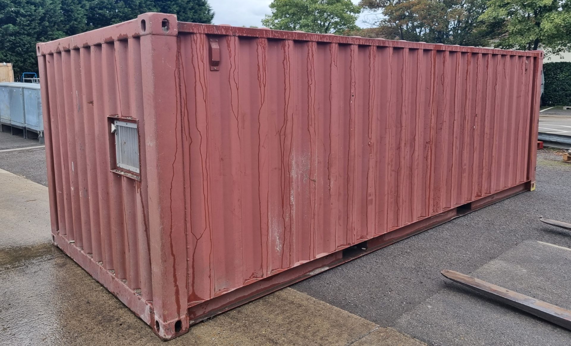 Stonehaven Engineering Ltd transportable storage container ISO 499/99/01 - dimensions: 20ft x 8ft x