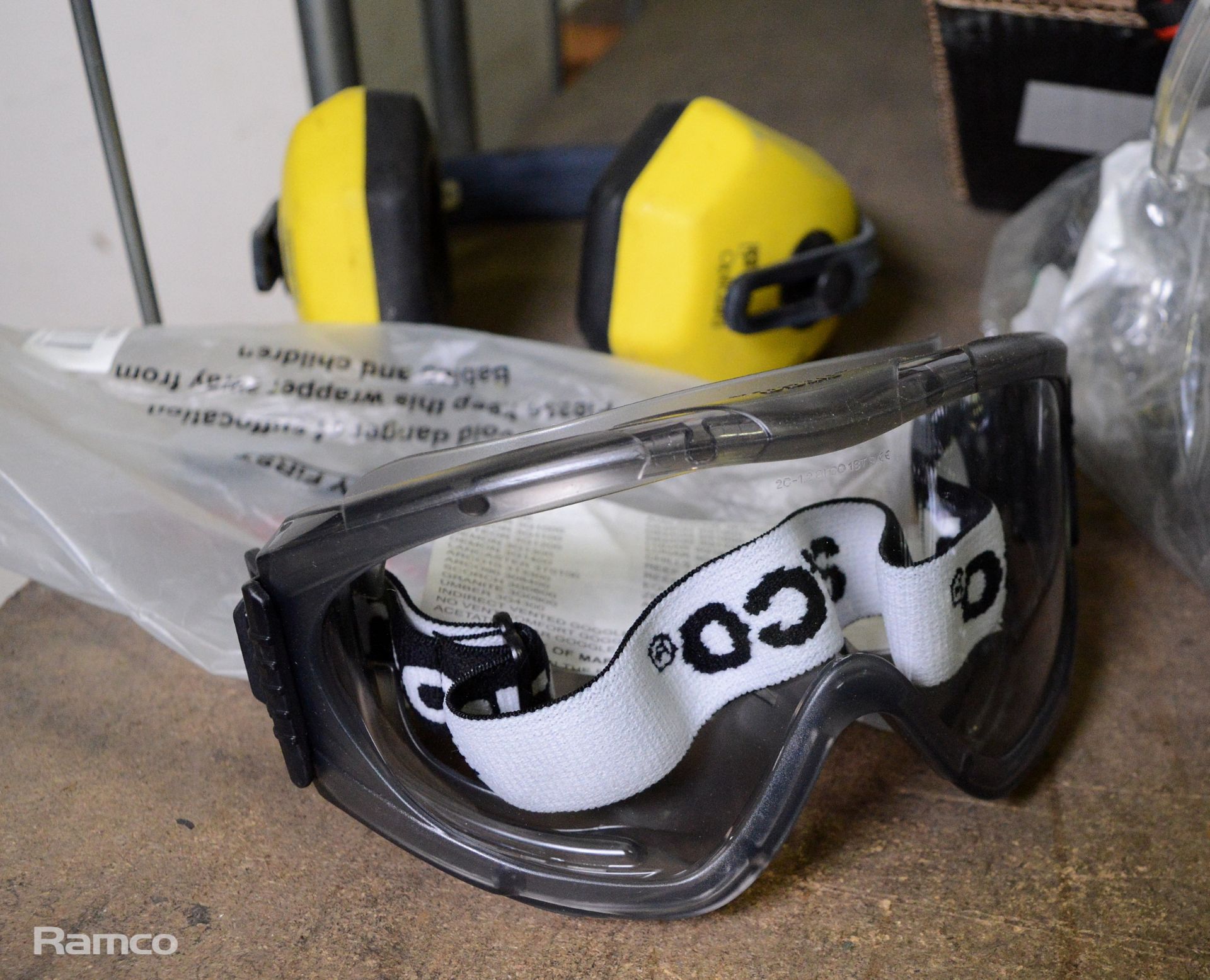 Workwear assortment - Hard hats, ear defenders, safety goggles, dust masks, gloves - Image 6 of 6