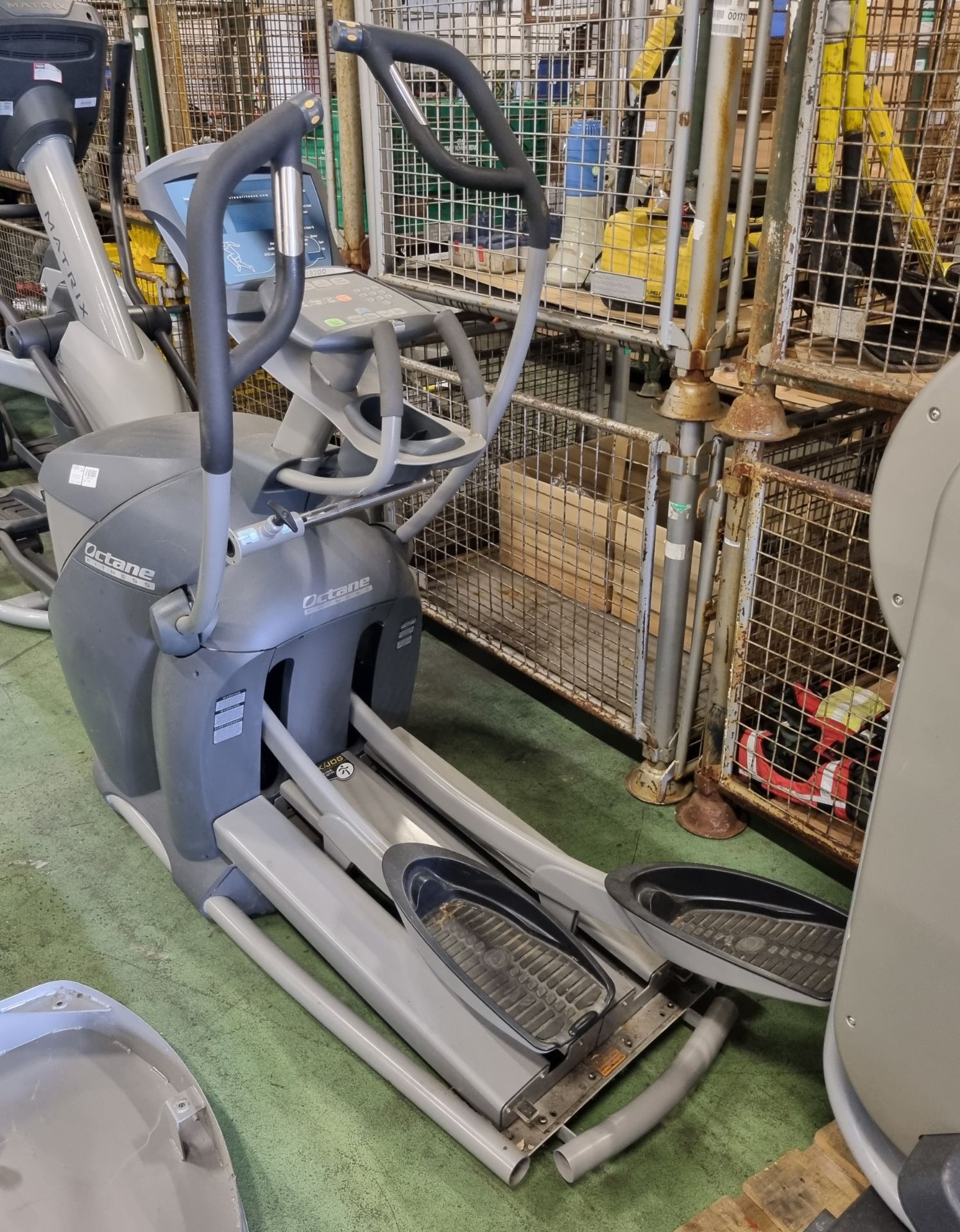 Octane Fitness Pro3700 elliptical cross trainer - Image 4 of 5