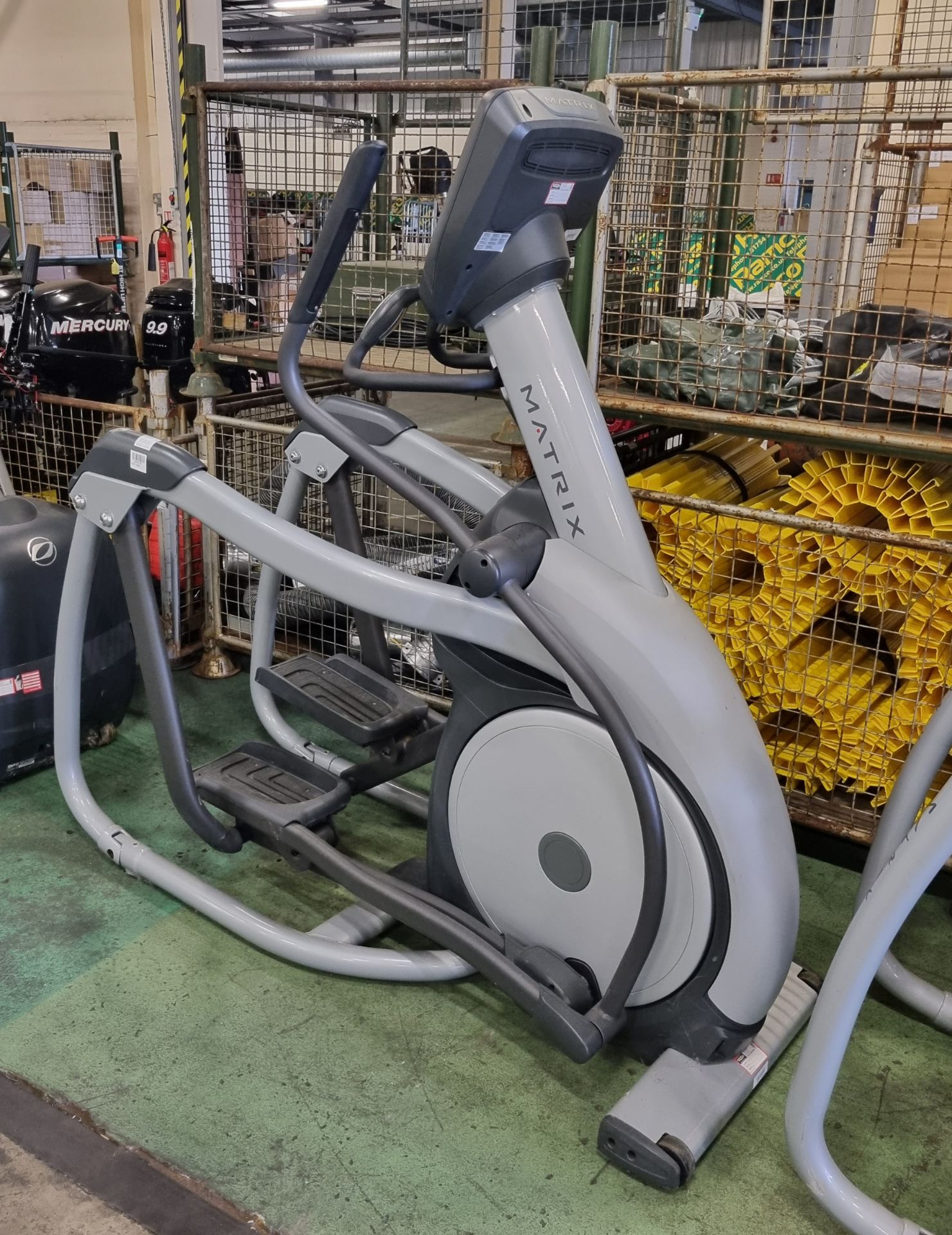 Matrix HURE-3X-02-C elliptical cross trainer - Image 2 of 5