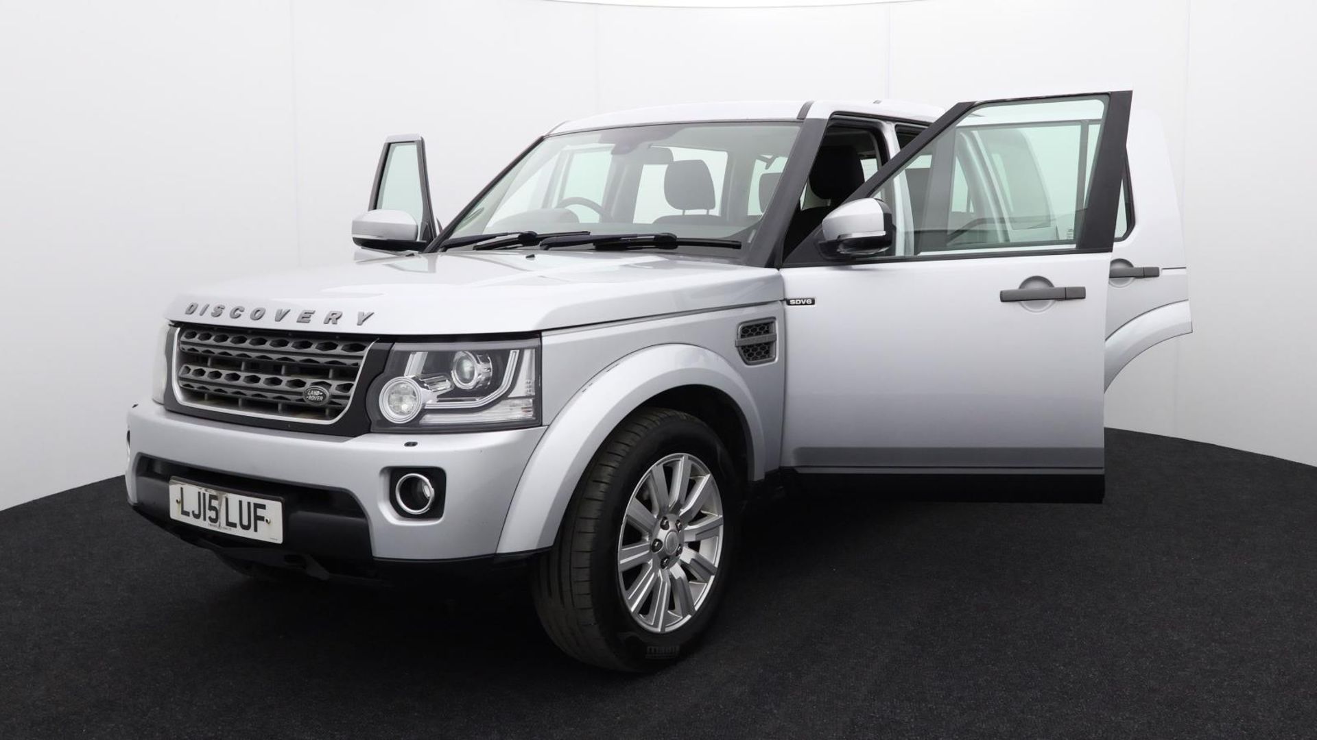 Land Rover Discovery SDV6 SE - 2015 - Automatic - Diesel - 2993cc 6 Cylinder engine - LJ15 LUF - Image 3 of 42