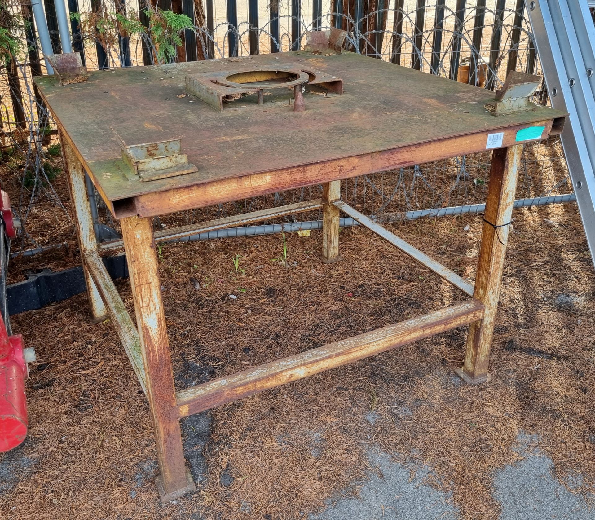 Large Steel Square Welding Table - 4ft x 4ft - Image 3 of 4