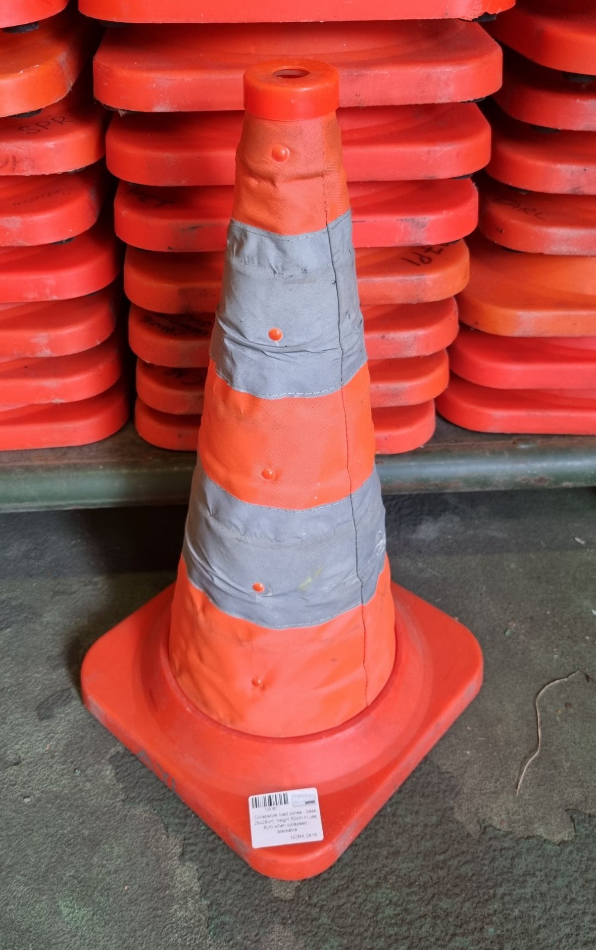256x Collapsible road cones - base 28x28cm, height 50cm in use, 8cm when collapsed - stackable - Image 2 of 3