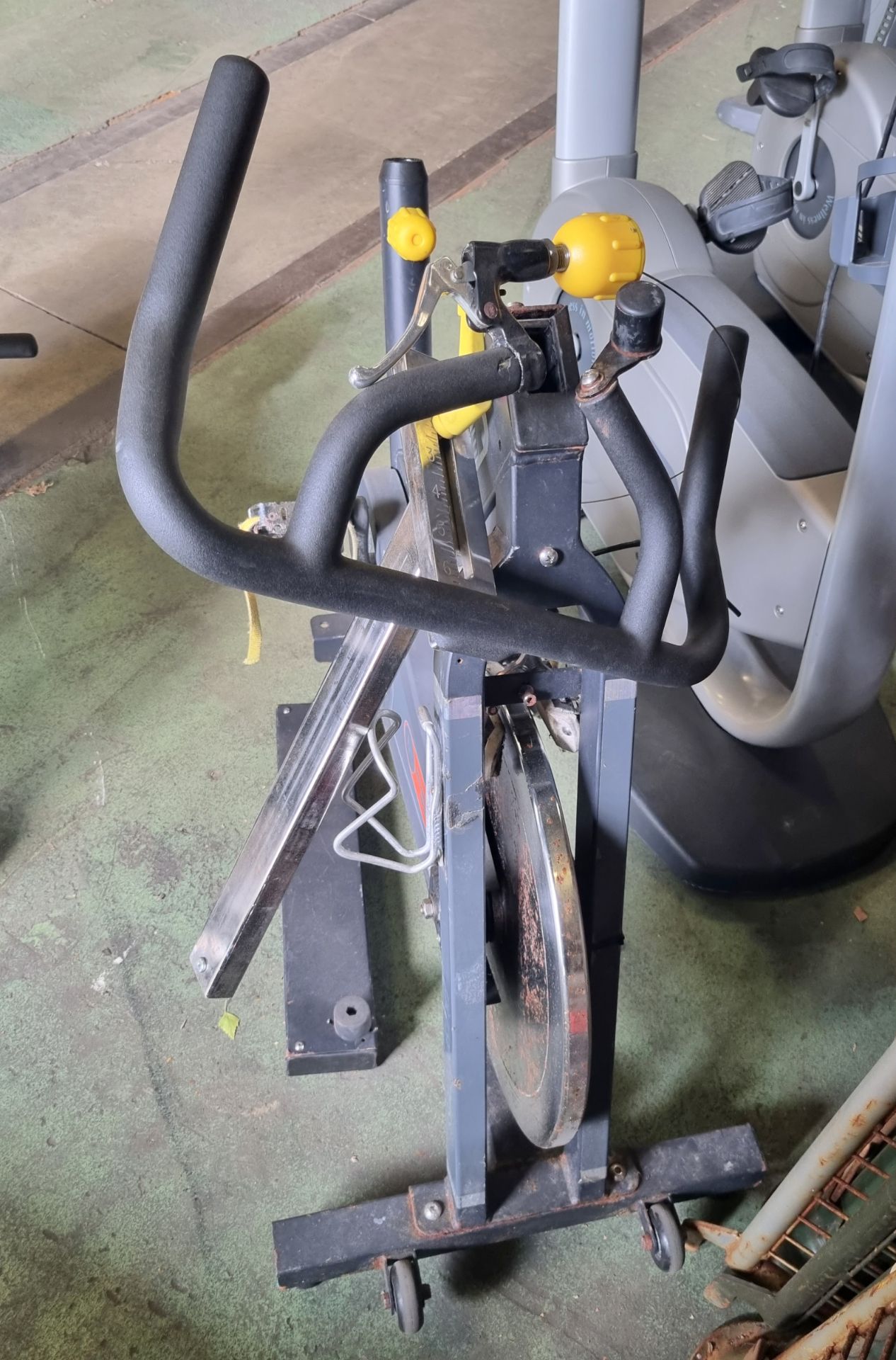 Pulse fitness group cycle Spin bike L 100 x W 50 x H 120 cm - AS SPARES OR REPAIRS - Image 3 of 4