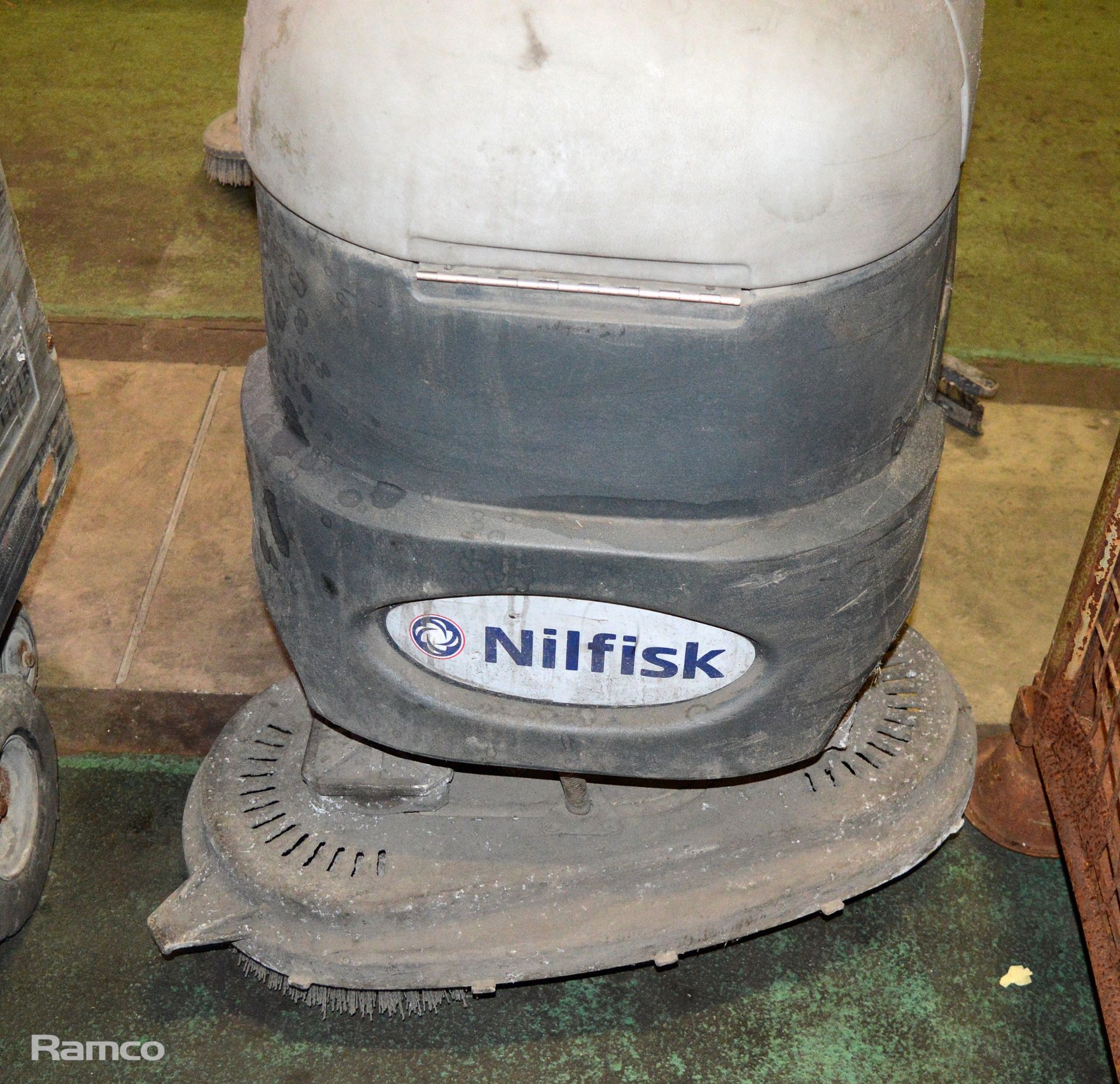 Nilfisk BA 725 walk behind floor scrubber - 147x95x118cm - Image 9 of 9
