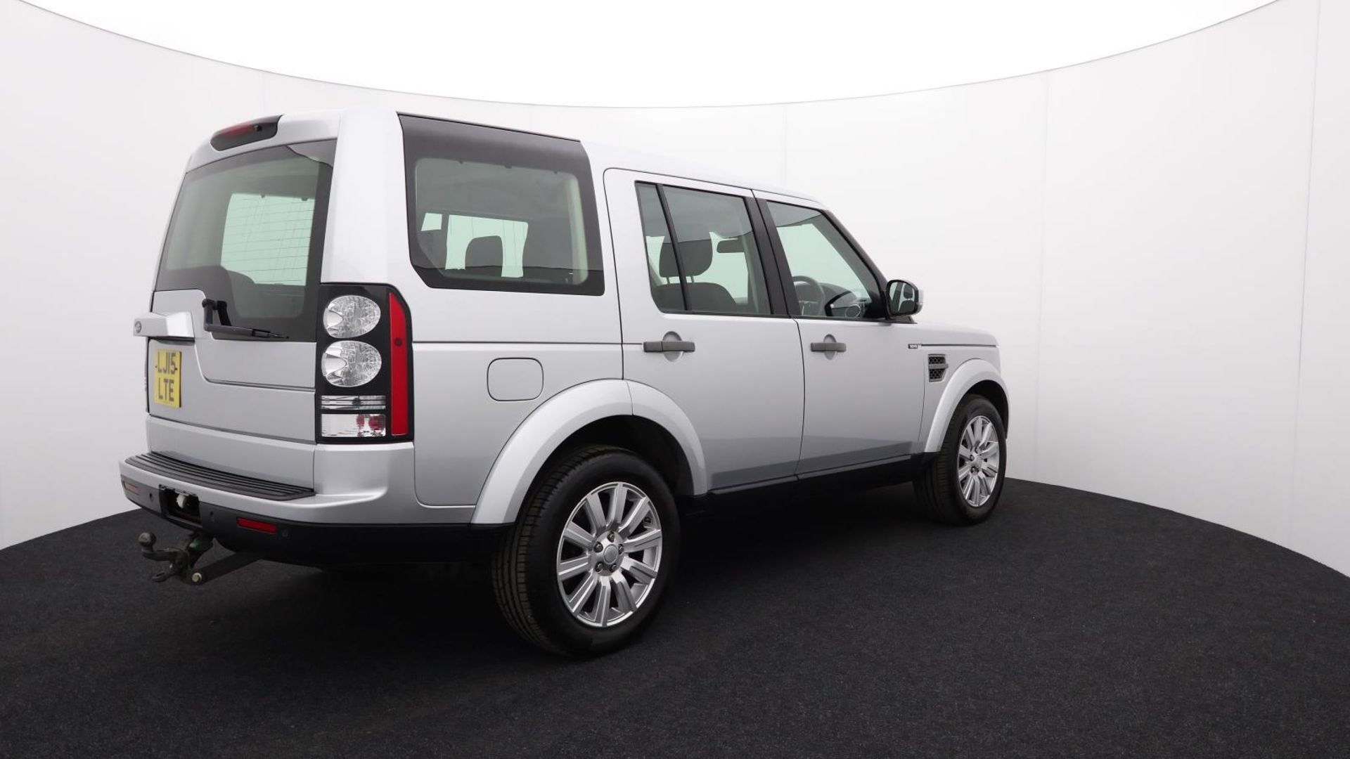 Land Rover Discovery SDV6 SE - 2015 - Automatic - Diesel - 2993cc 6 Cylinder engine - LJ15 LTE - Image 13 of 44