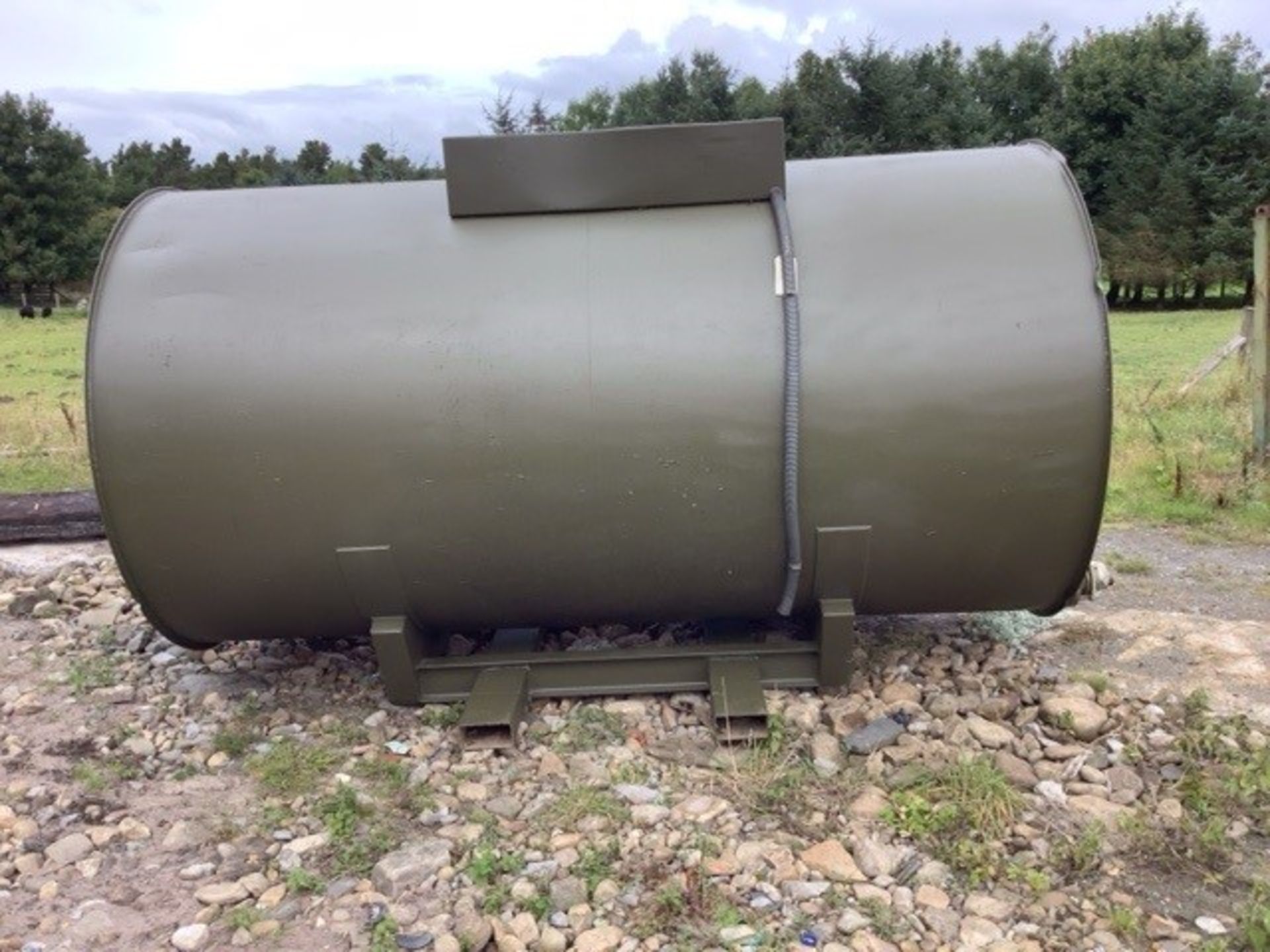 5000 litre STAINLESS STEEL TANK overall length 310cm dimensions 153cm height 180cm - Image 2 of 3