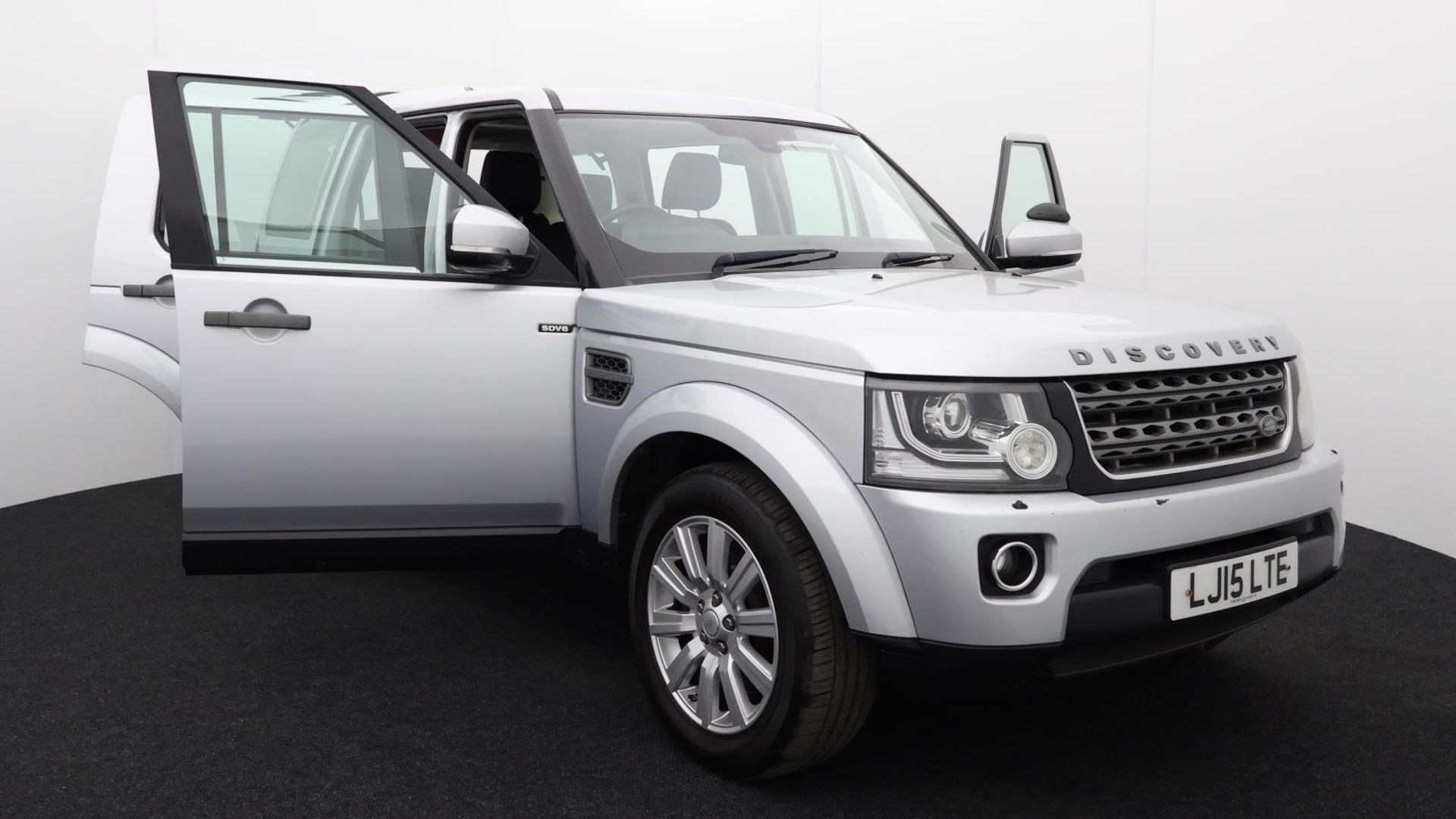 Land Rover Discovery SDV6 SE - 2015 - Automatic - Diesel - 2993cc 6 Cylinder engine - LJ15 LTE - Image 7 of 44