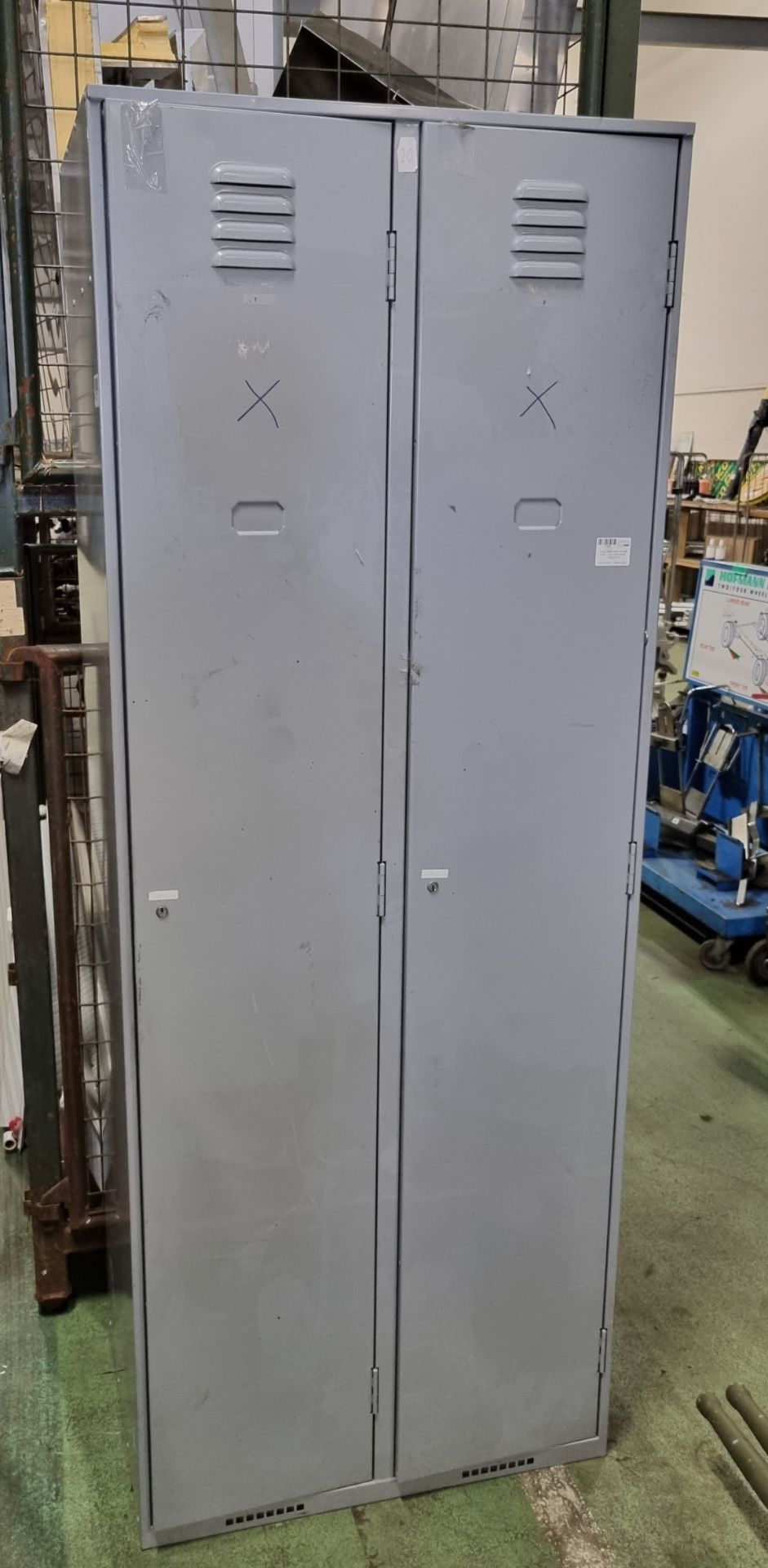 2 door steel locker with top shelf - outer dimensions: 71x56x200cm