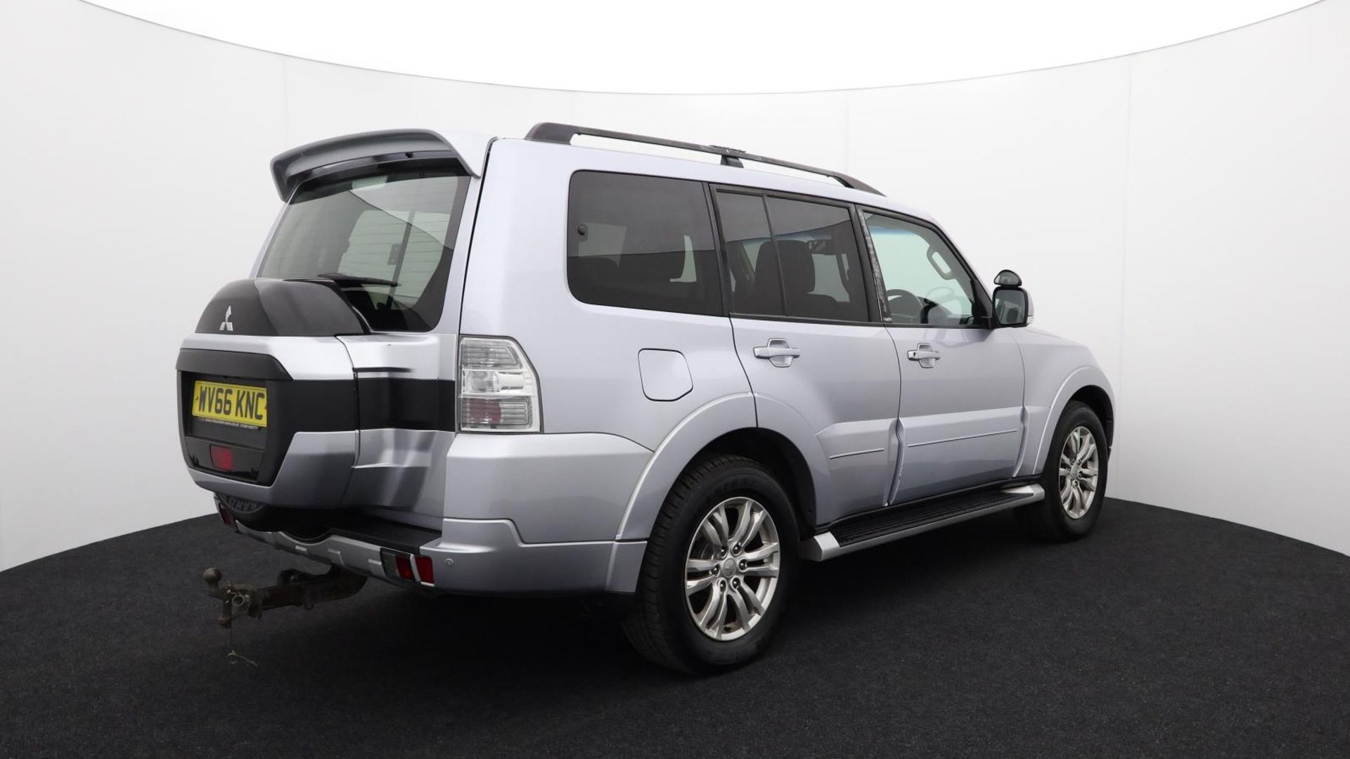 Mitsubishi Shogun LWB SG3 DI-D LWB AUTO - 2016 Automatic Diesel 3200cc 5 Cylinder engine - WV66 KNC - Image 10 of 35