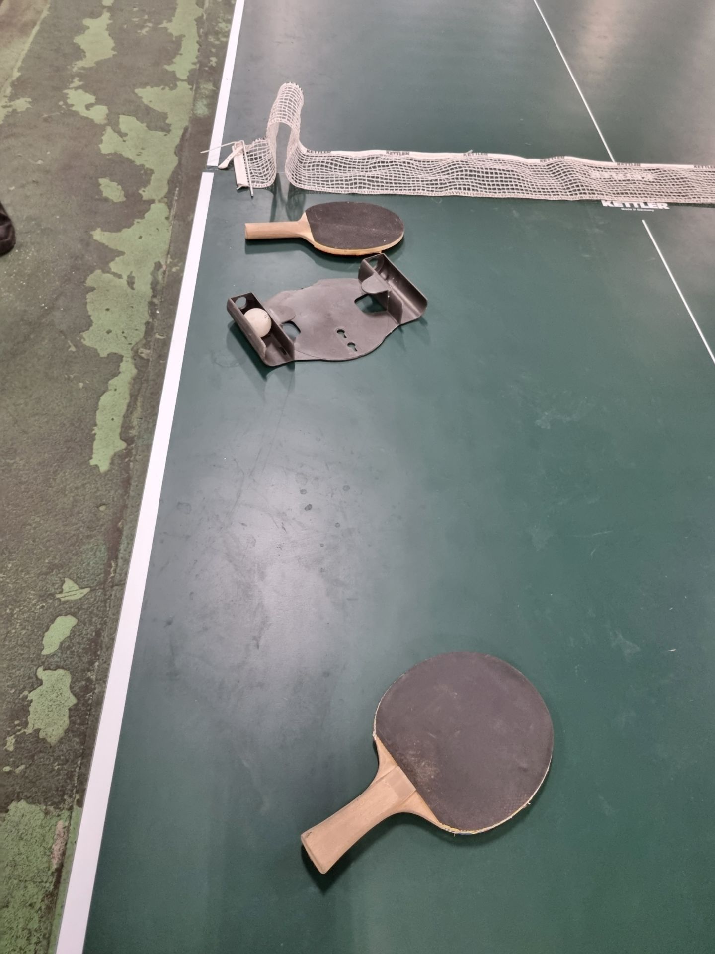 Kettler table tennis table including net, bats and ball in green cover - 276x153x76cm - Image 3 of 4