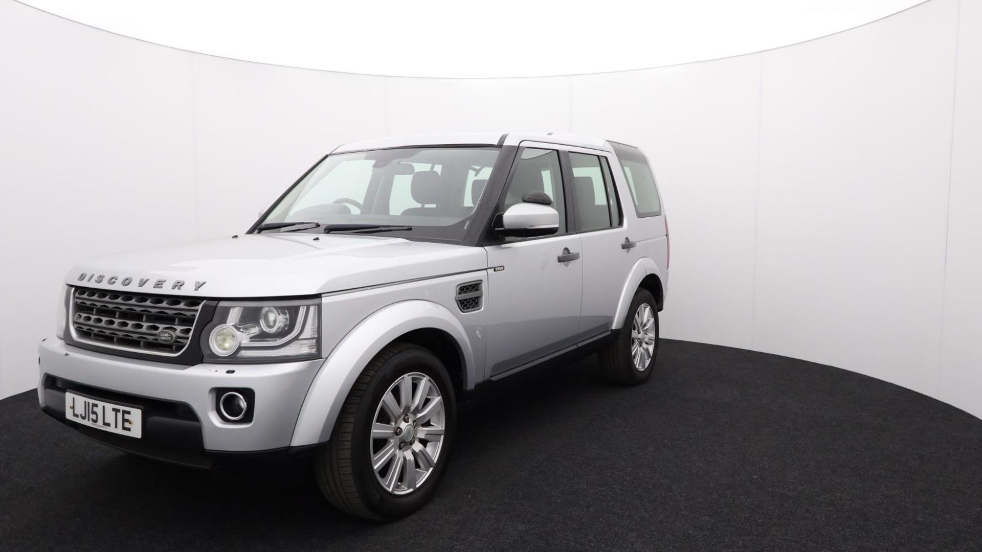 Land Rover Discovery SDV6 SE - 2015 - Automatic - Diesel - 2993cc 6 Cylinder engine - LJ15 LTE - Image 5 of 44