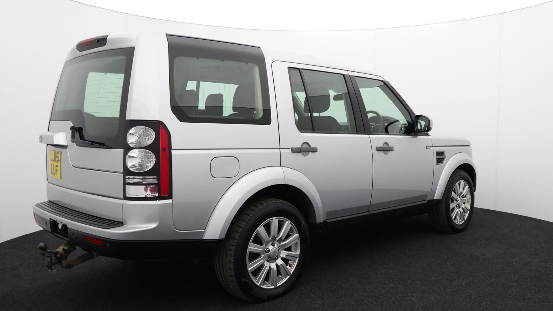 Land Rover Discovery SDV6 SE - 2015 - Automatic - Diesel - 2993cc 6 Cylinder engine - LJ15 LUF - Image 12 of 42