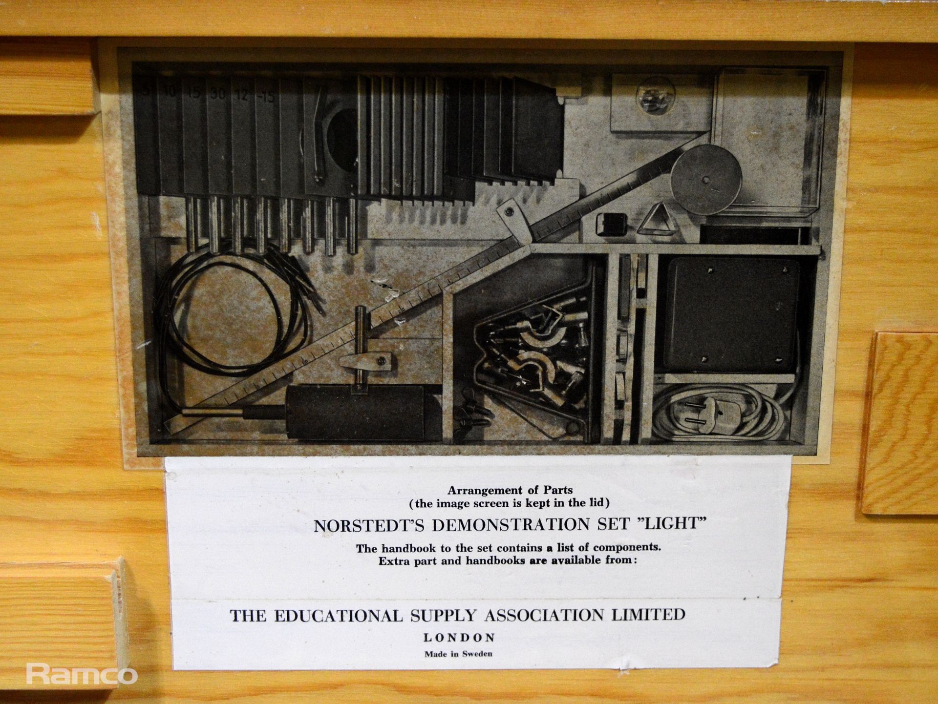 Norstedts demonstration light set in wooden case - Image 5 of 6