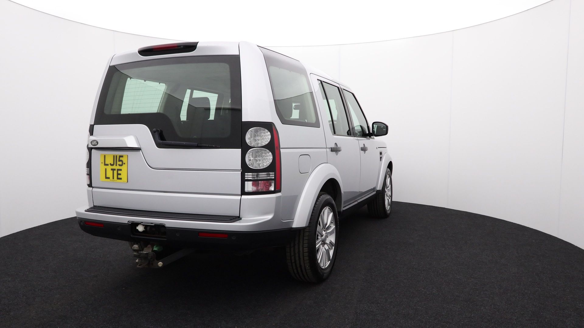 Land Rover Discovery SDV6 SE - 2015 - Automatic - Diesel - 2993cc 6 Cylinder engine - LJ15 LTE - Image 40 of 44